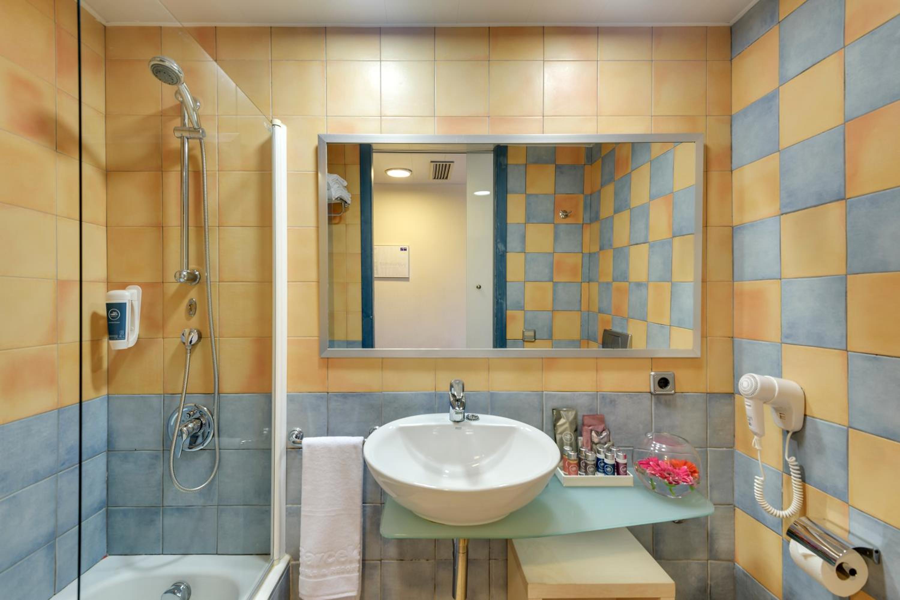Double Room (1 Adult)