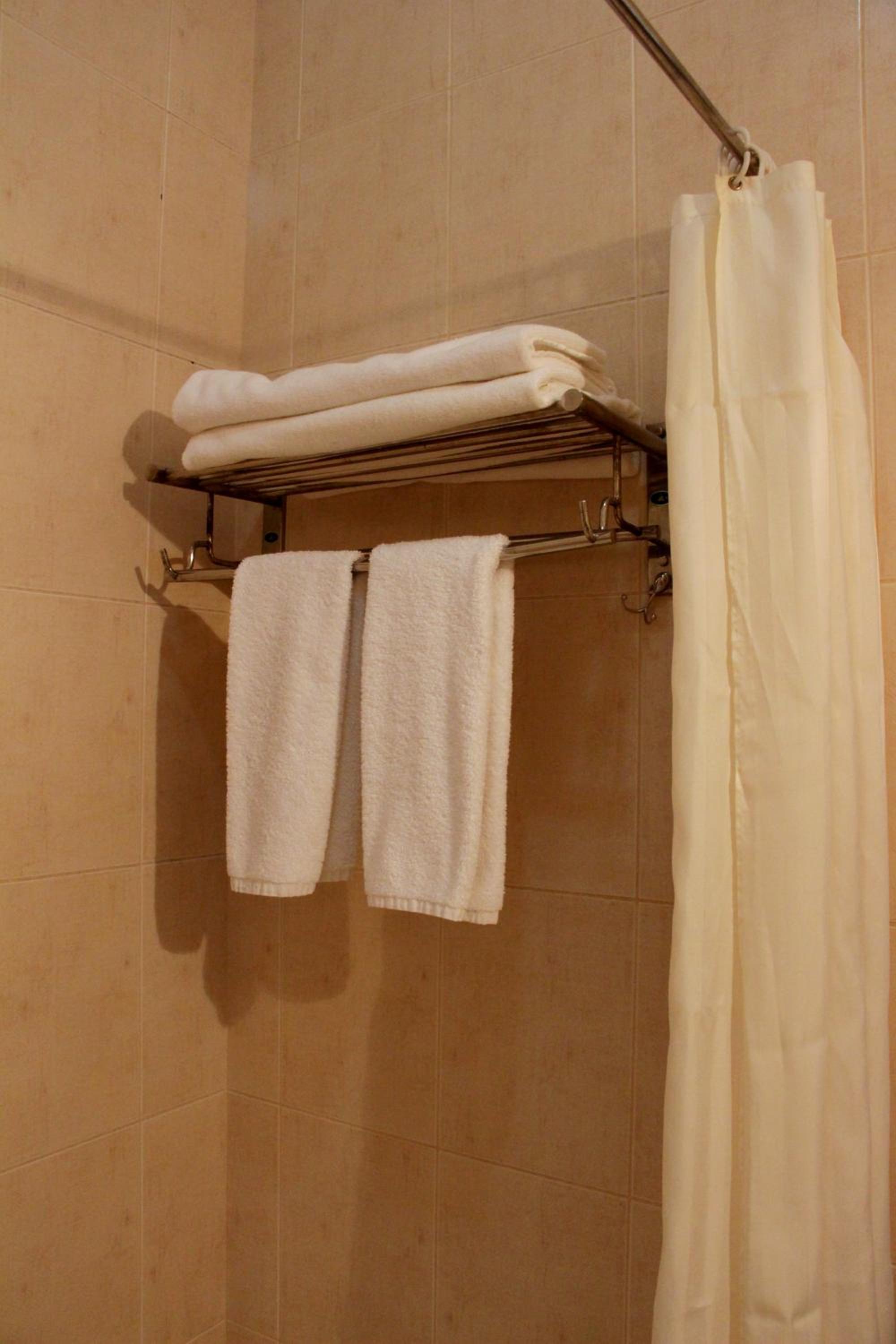 Standard Double or Twin Room - Photo 9