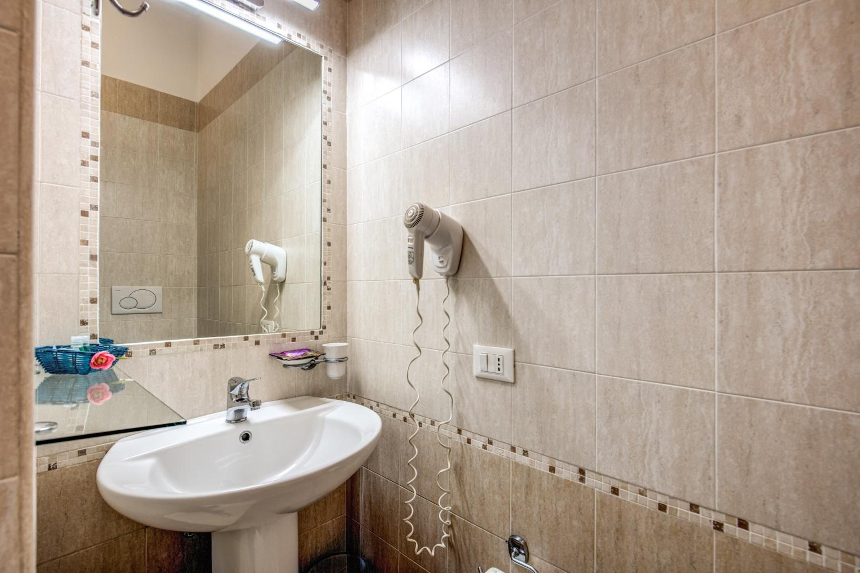 Classic Double Room with Balcony photo 2