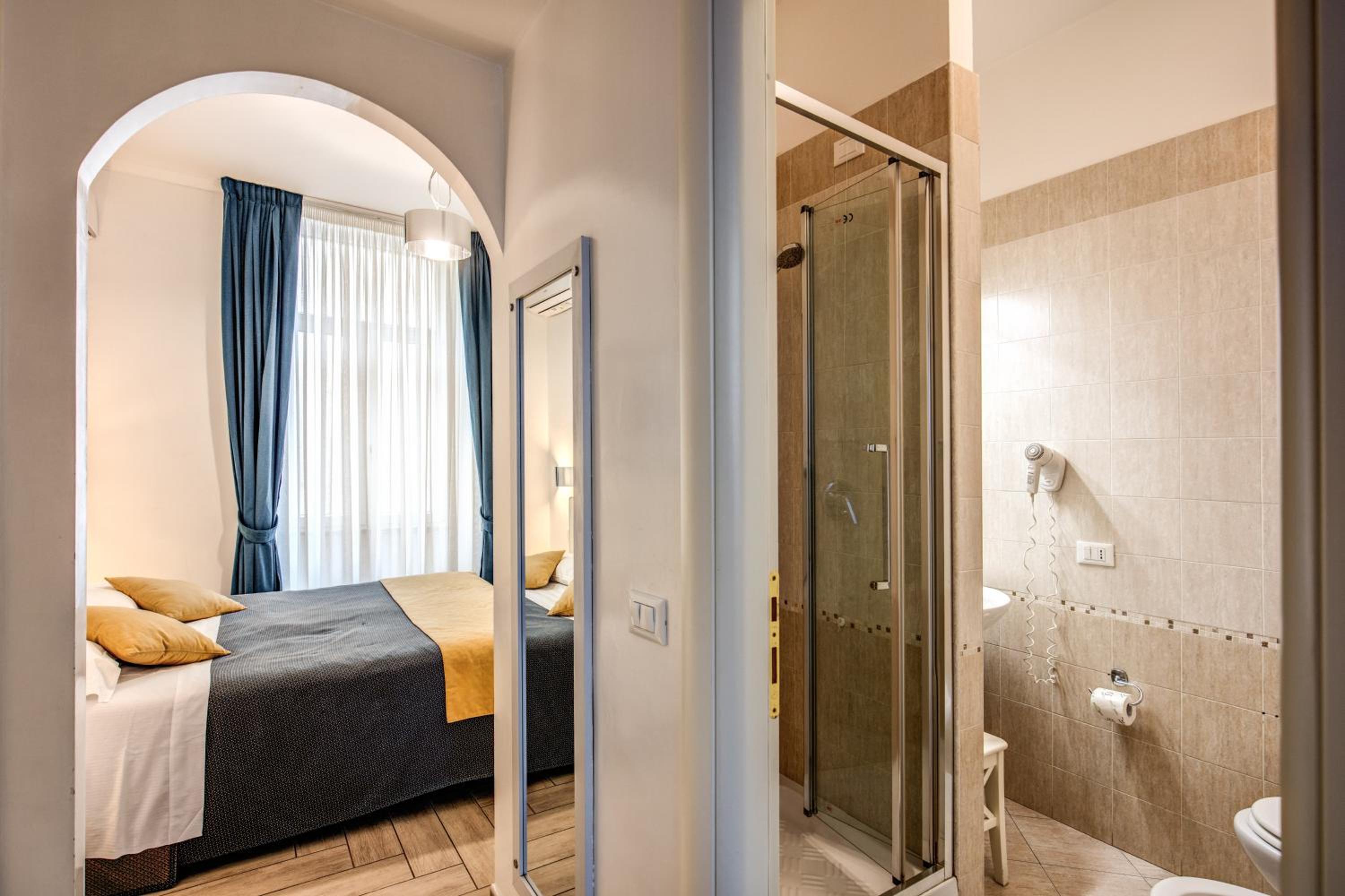 Classic Double Room with Balcony photo 3