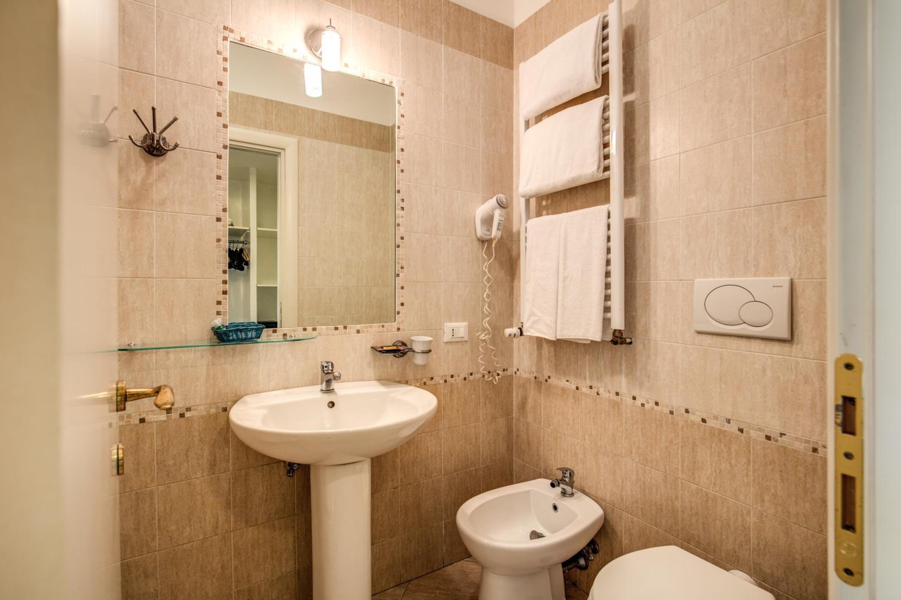 Classic Triple Room photo 2