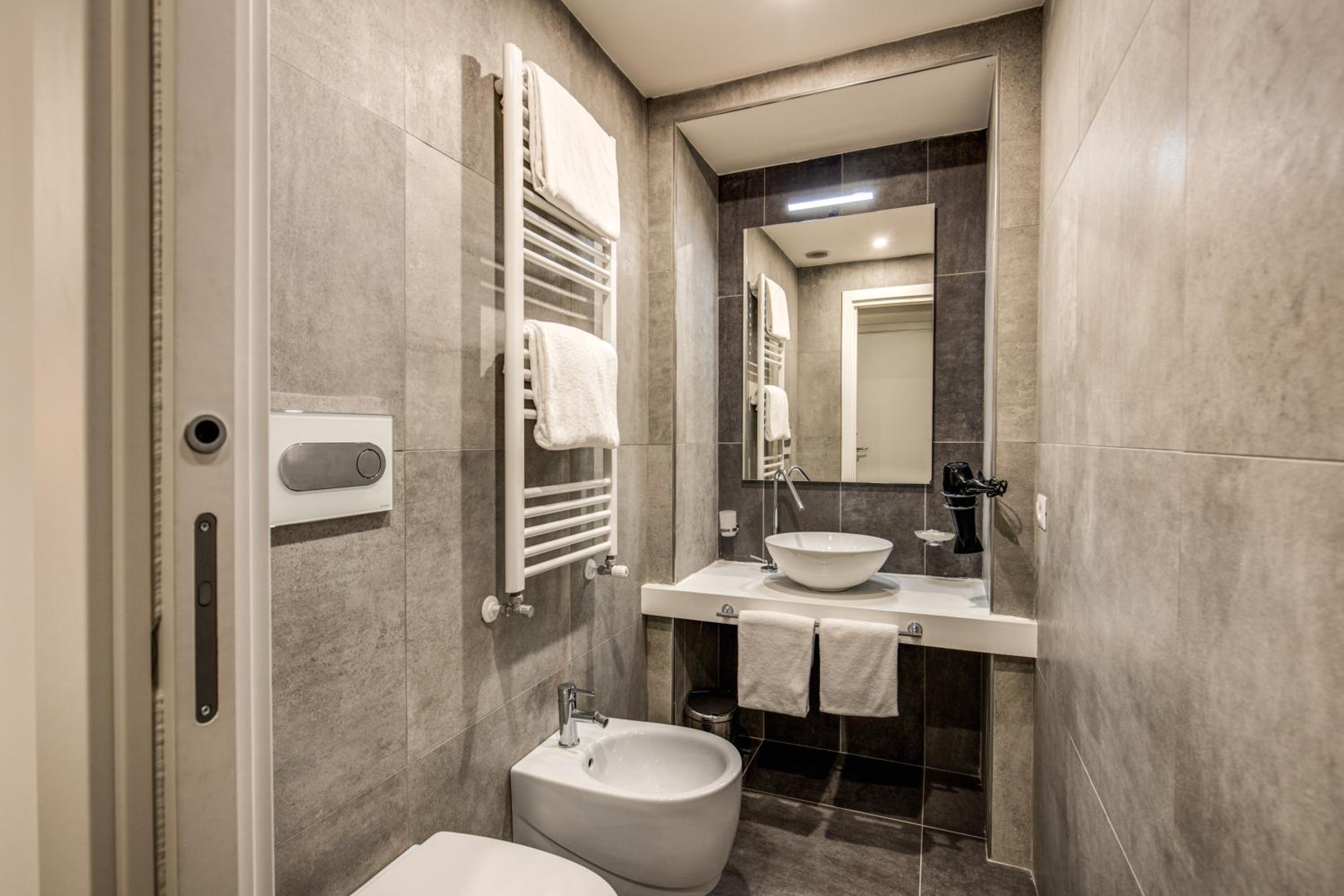 Luxury Double Room with Balcony photo 3
