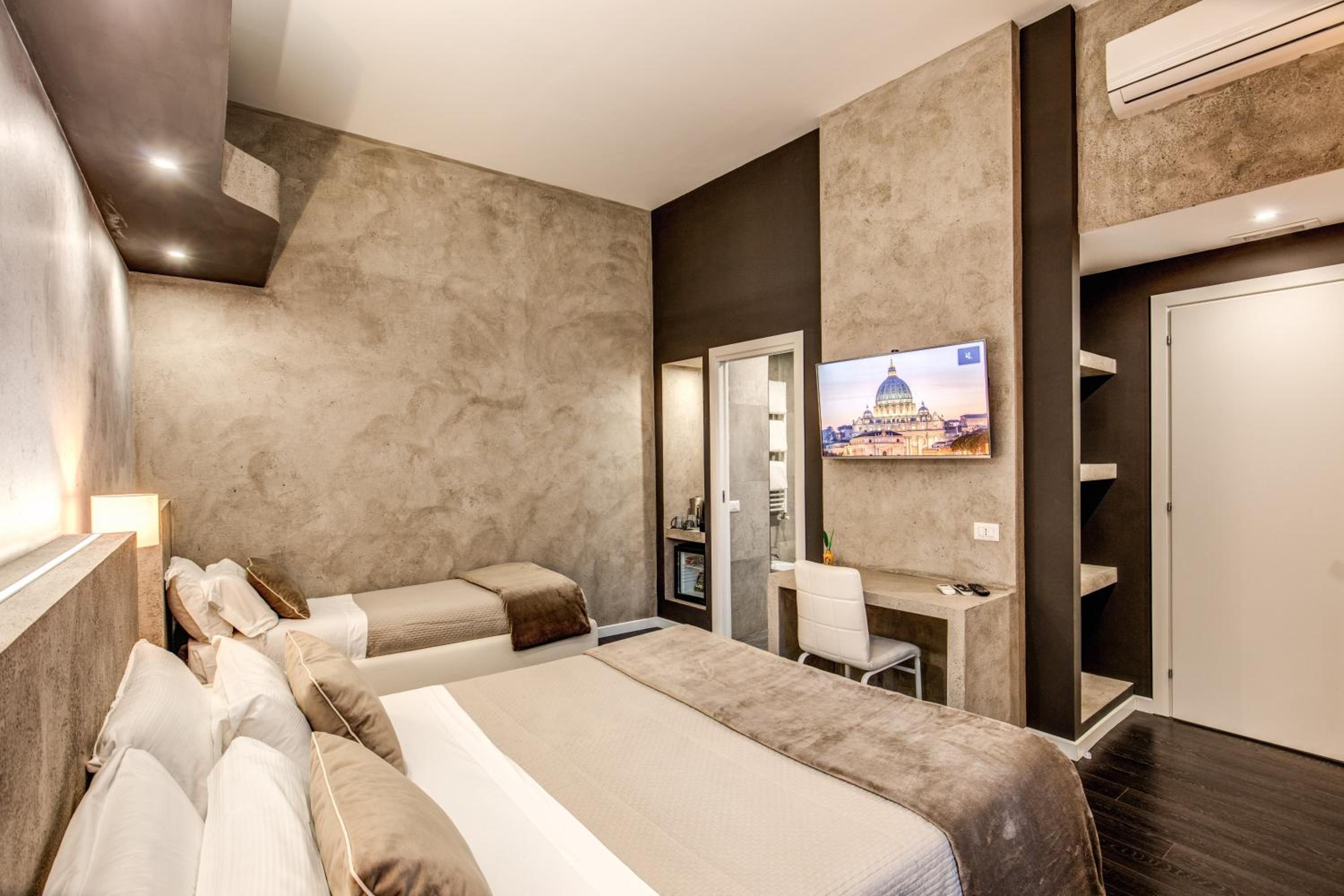 Luxury Triple Room photo 2