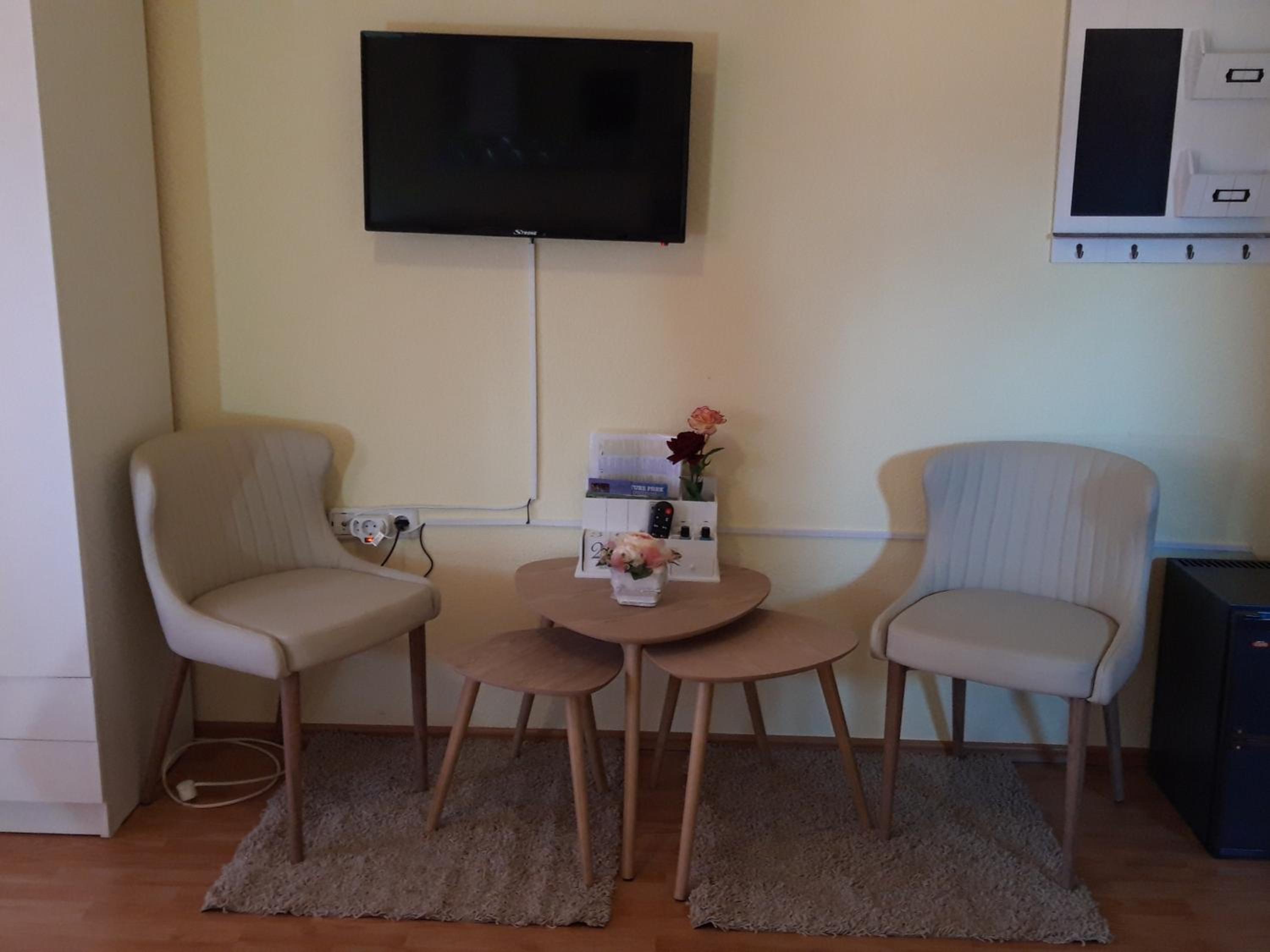 Double Room with Balcony - Photo 5