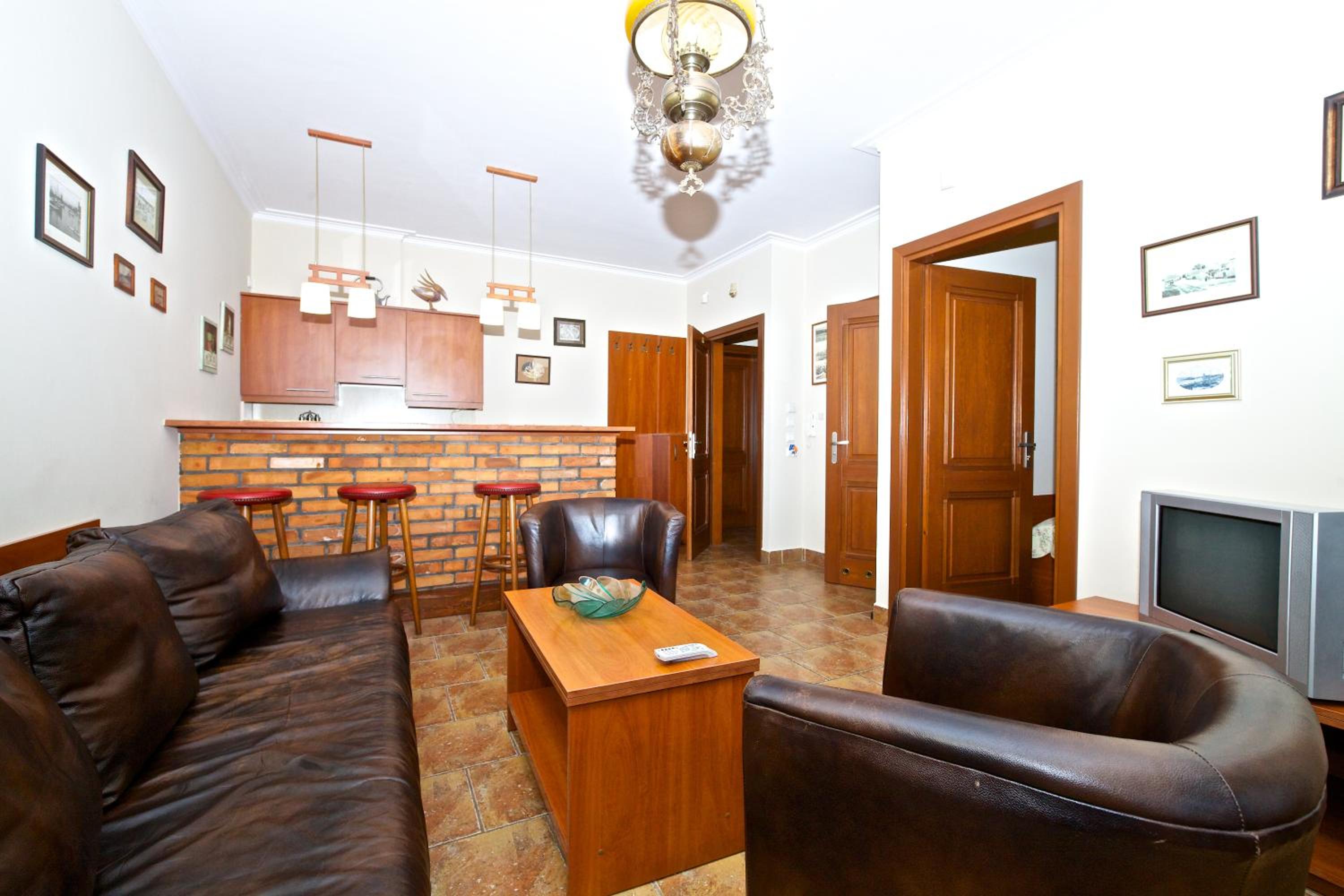One-Bedroom Apartment photo 1