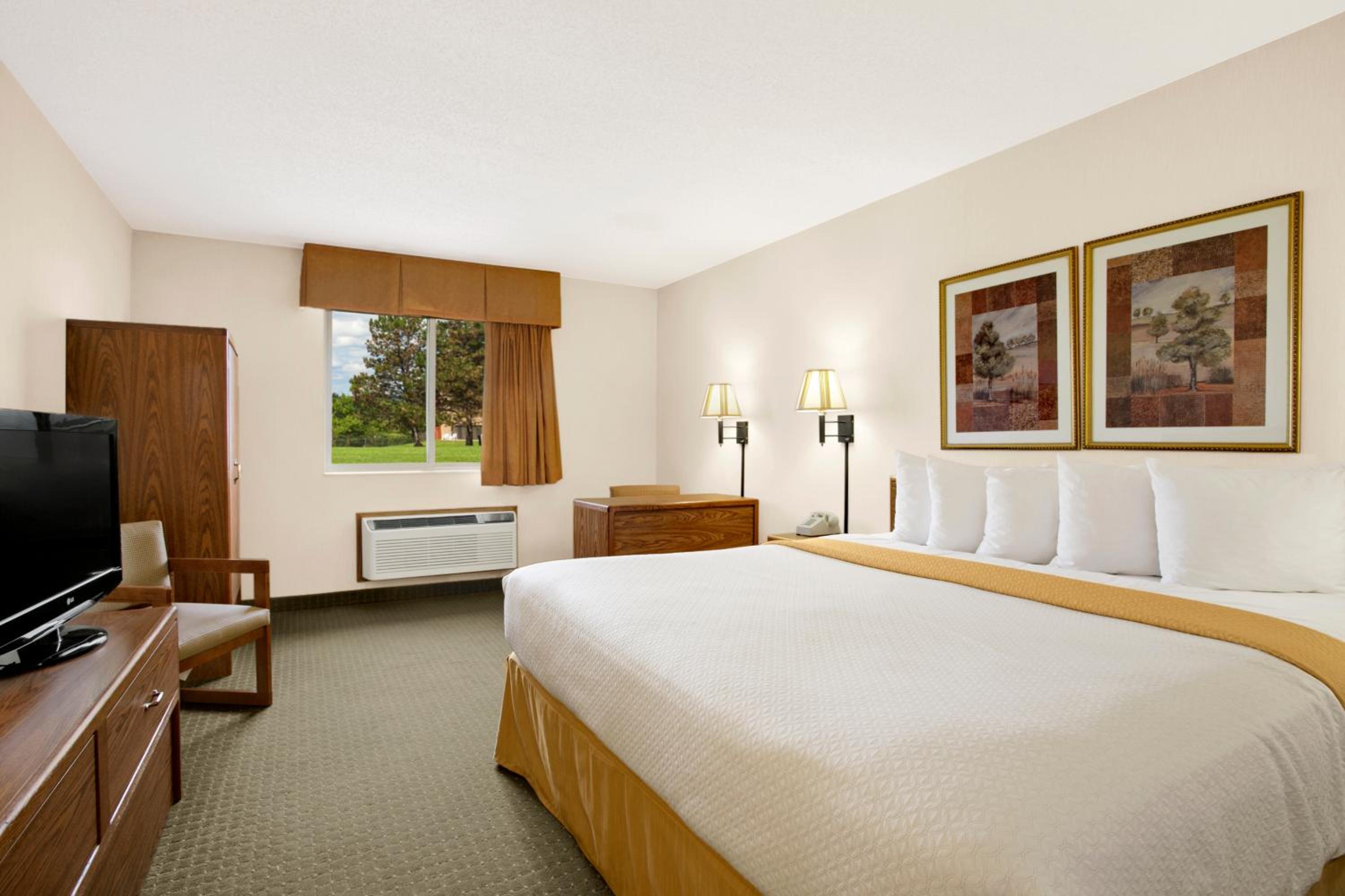 King Studio Suite - Non-Smoking - Photo 1
