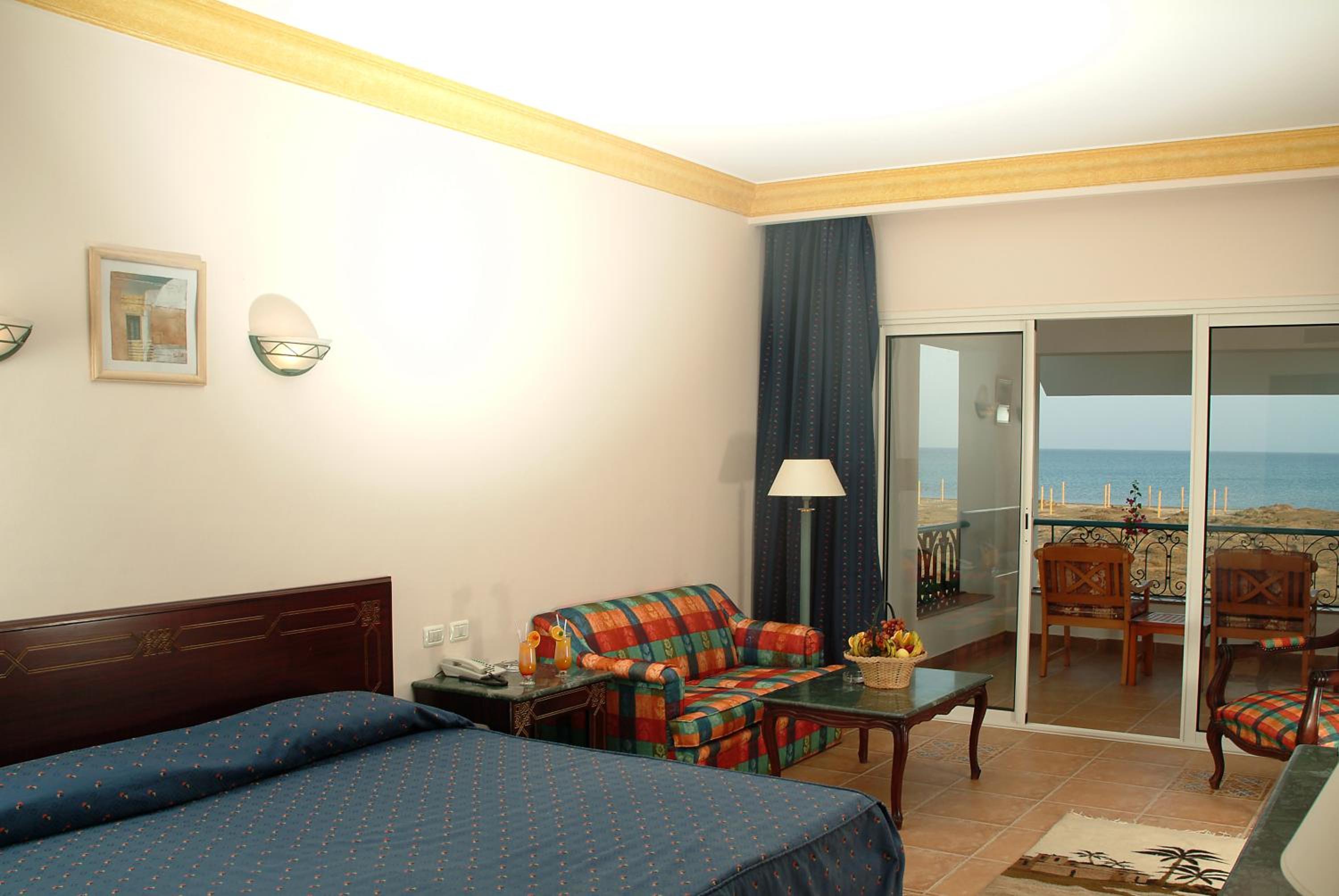 King Room with Partial Sea View - Photo 4