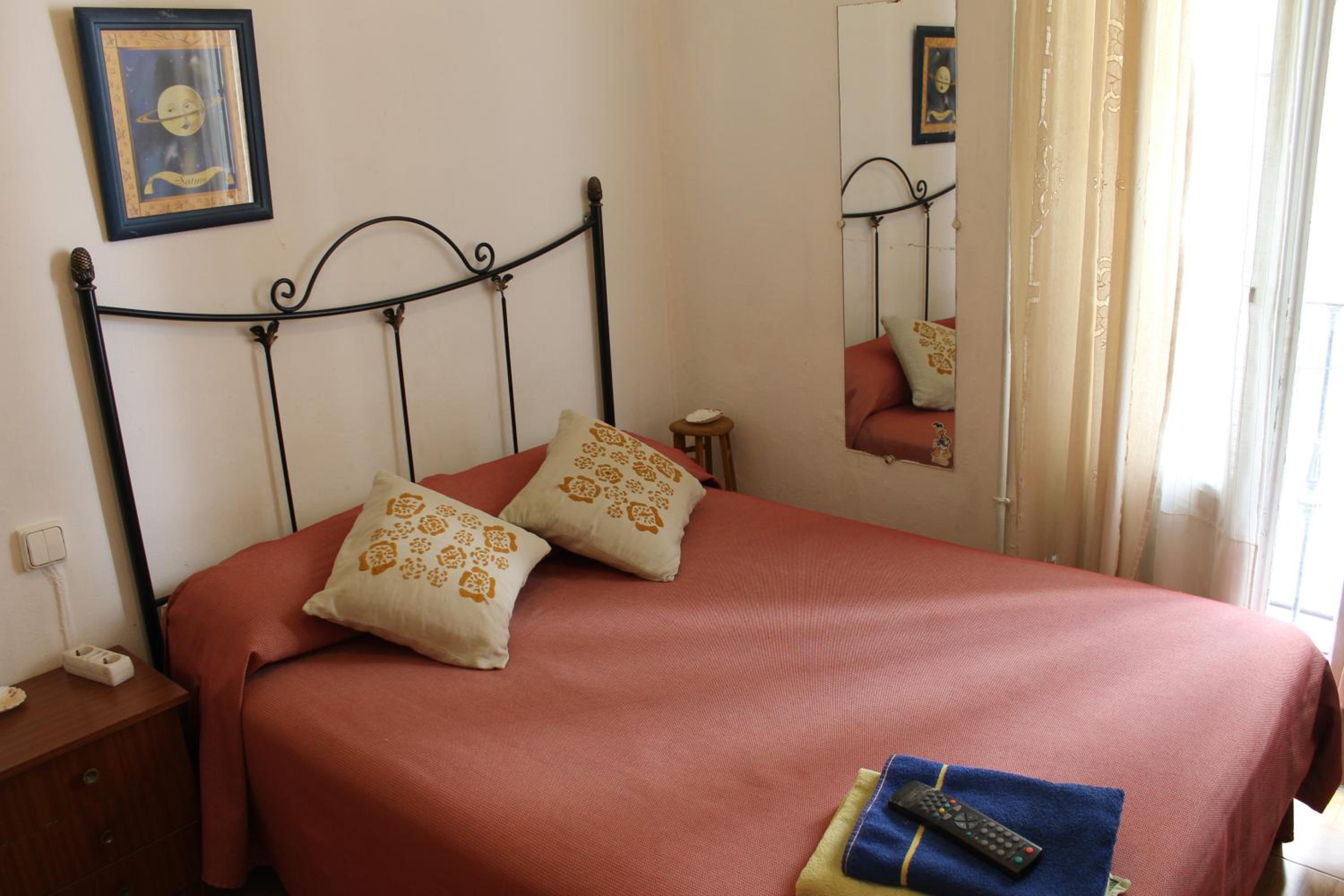Habitación Doble o Twin con Baño Compartido