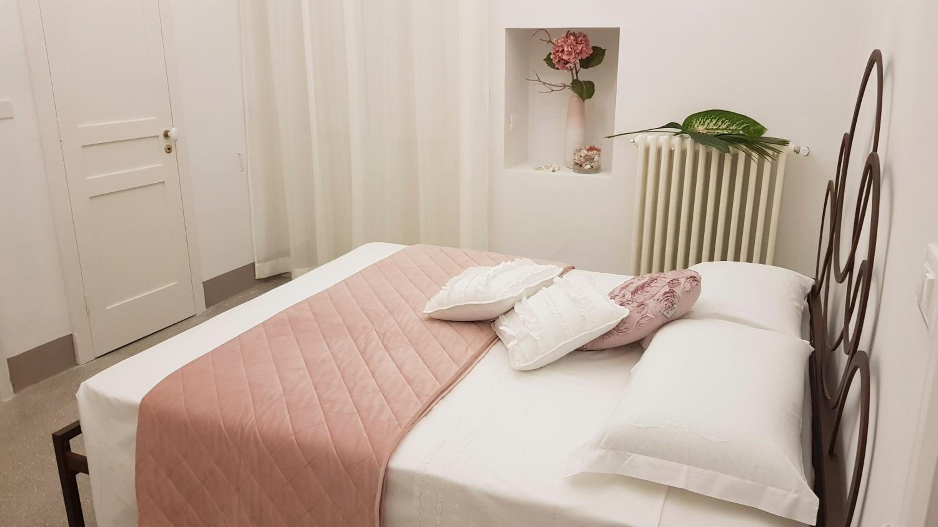 Queen Room with Spa Bath - Photo 12
