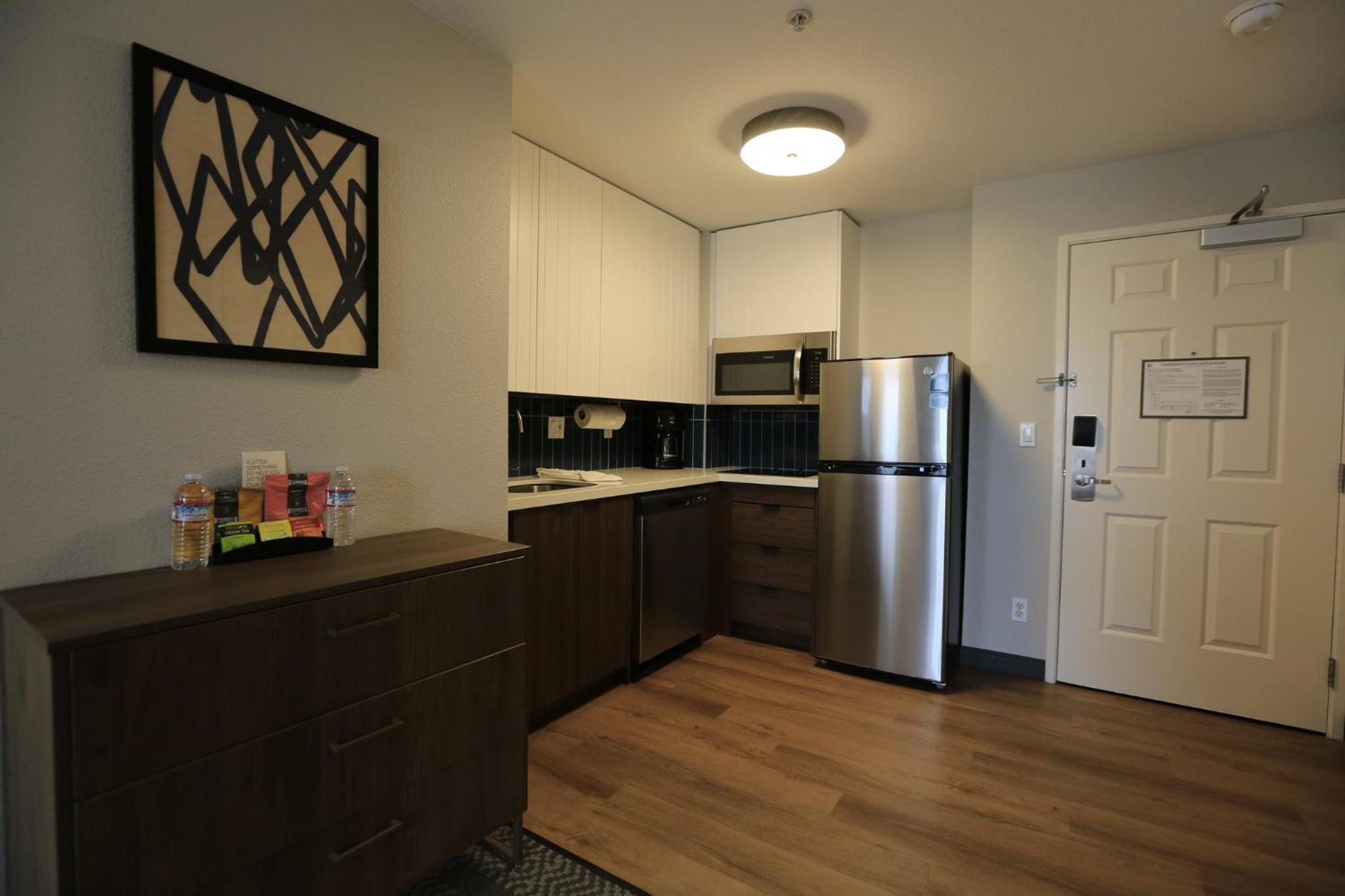 One-Bedroom Suite - Communications/Mobility Accessible