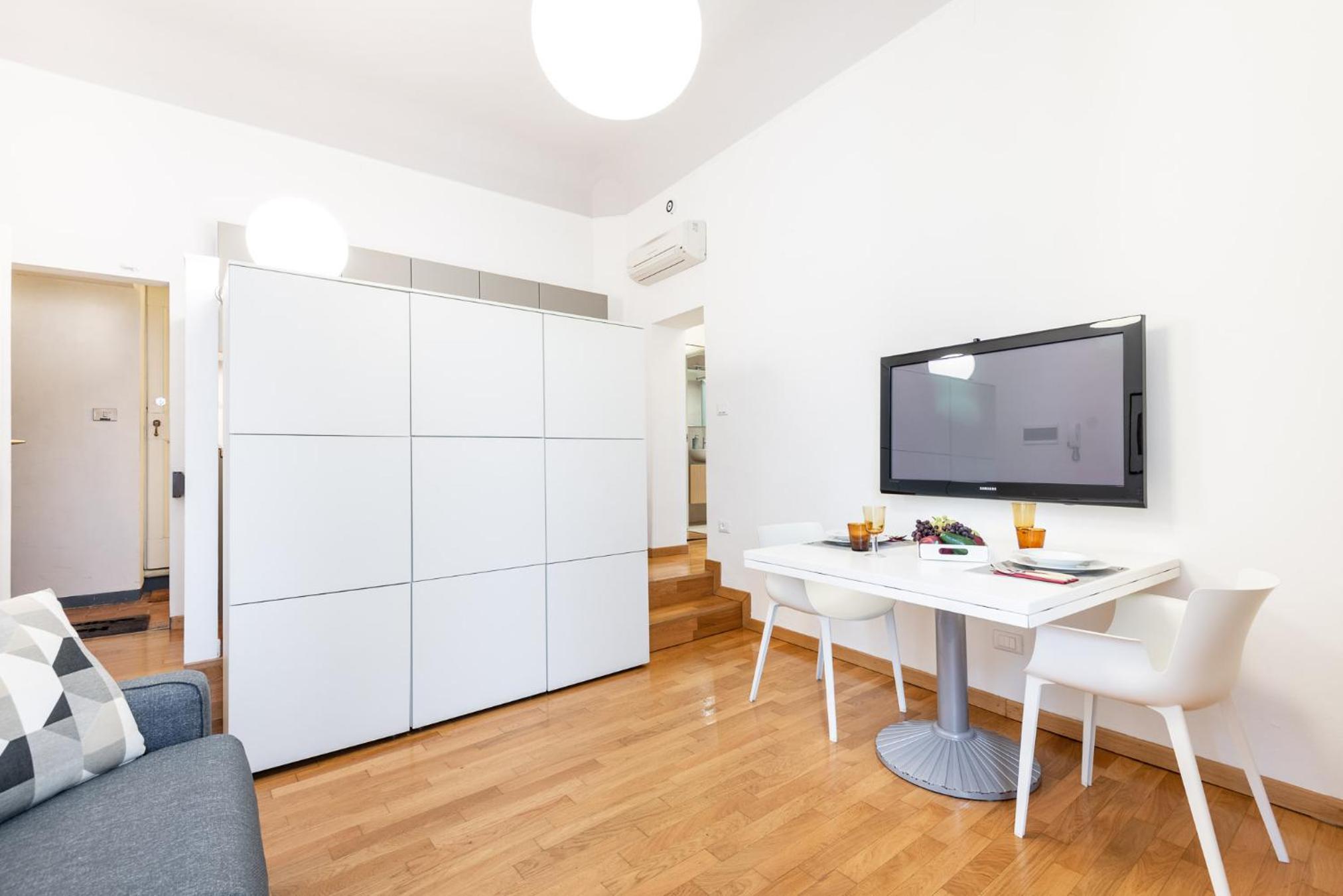 One-Bedroom Apartment - 1, Via Dei Conti photo 1