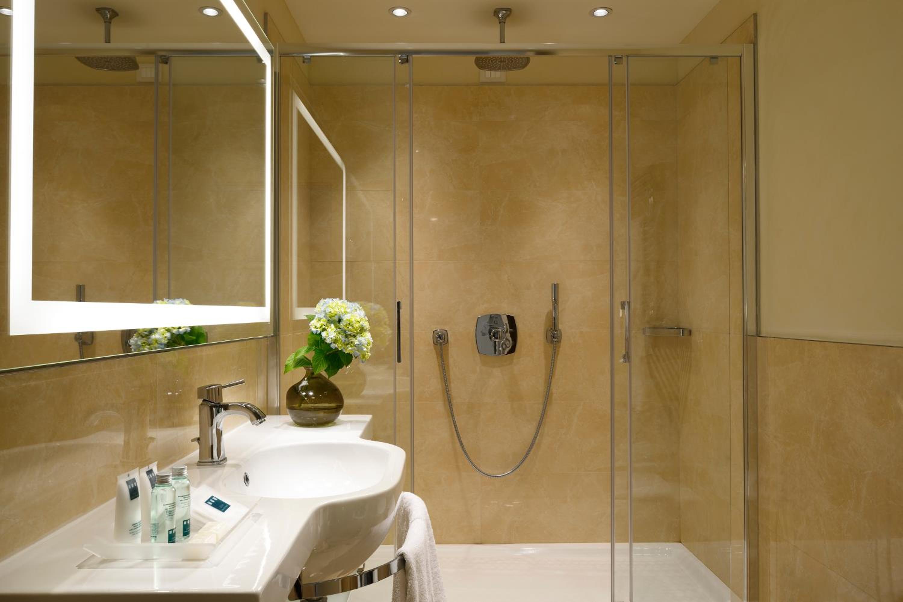 Superior Junior Suite Double (2 Adults + 2 Children)