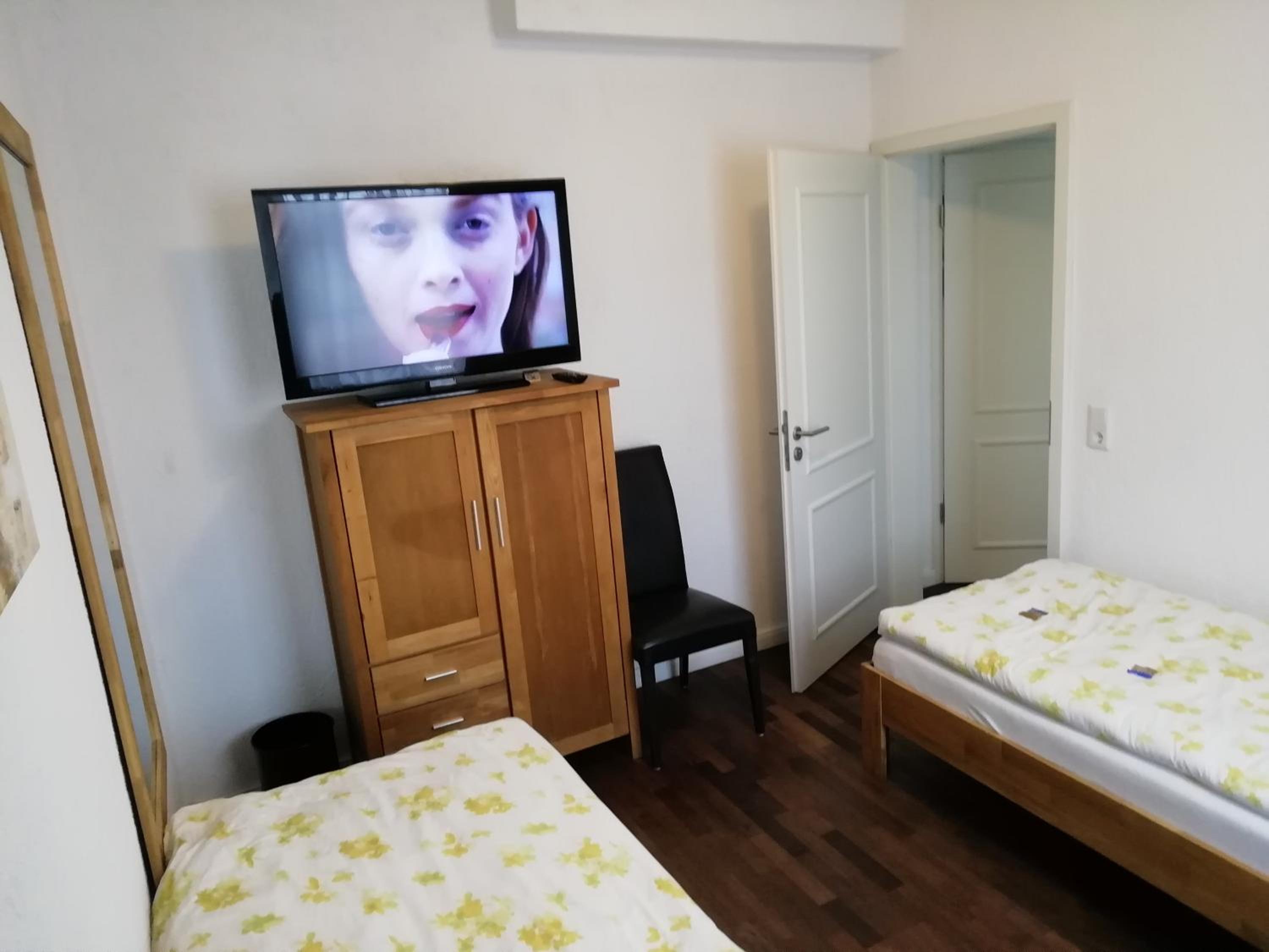 Quadruple Room with Bathroom - Photo 3