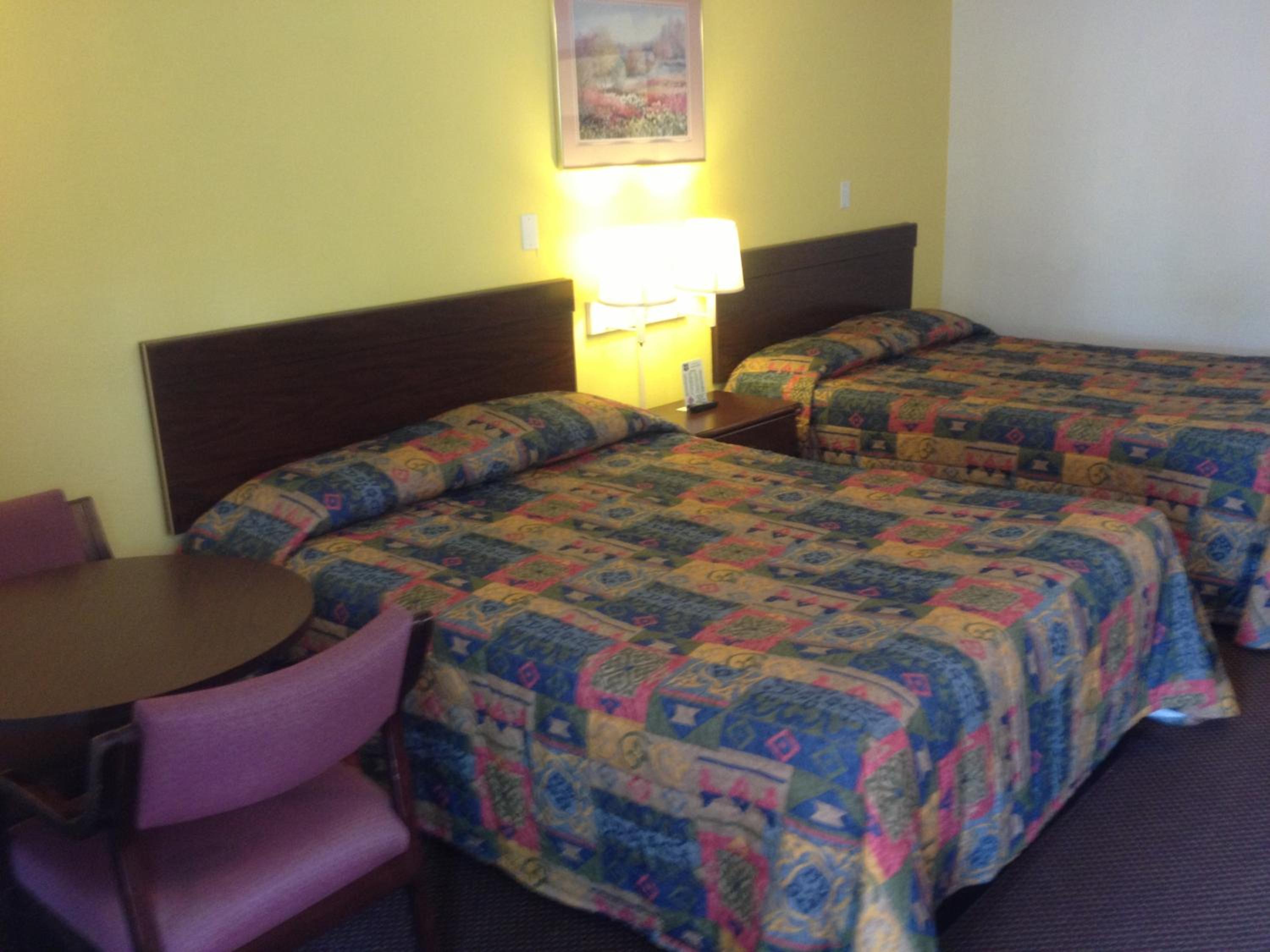 Double Room with Two Double Beds - Non-Smoking - Photo 2