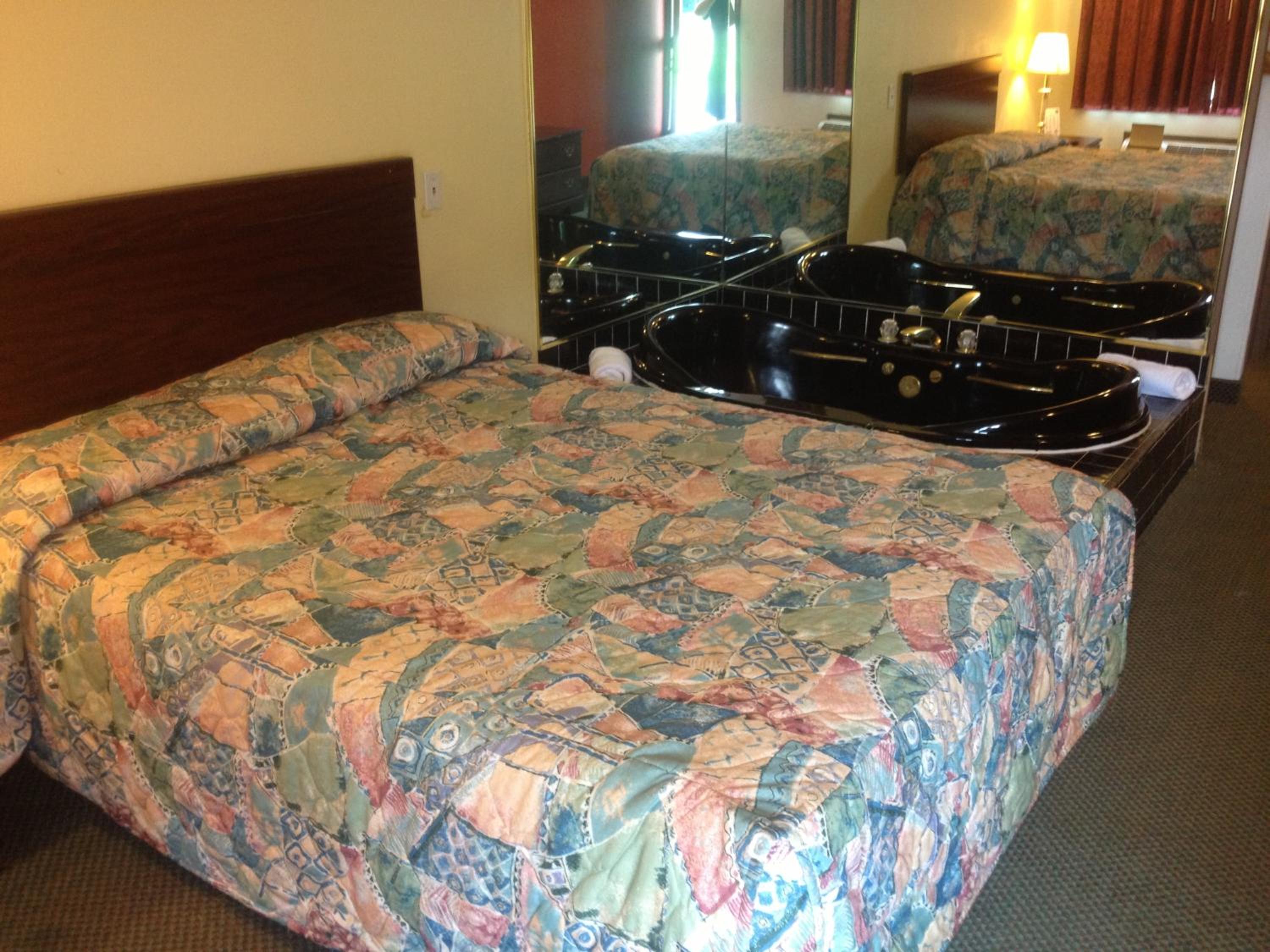 King Room - Non-Smoking photo 2