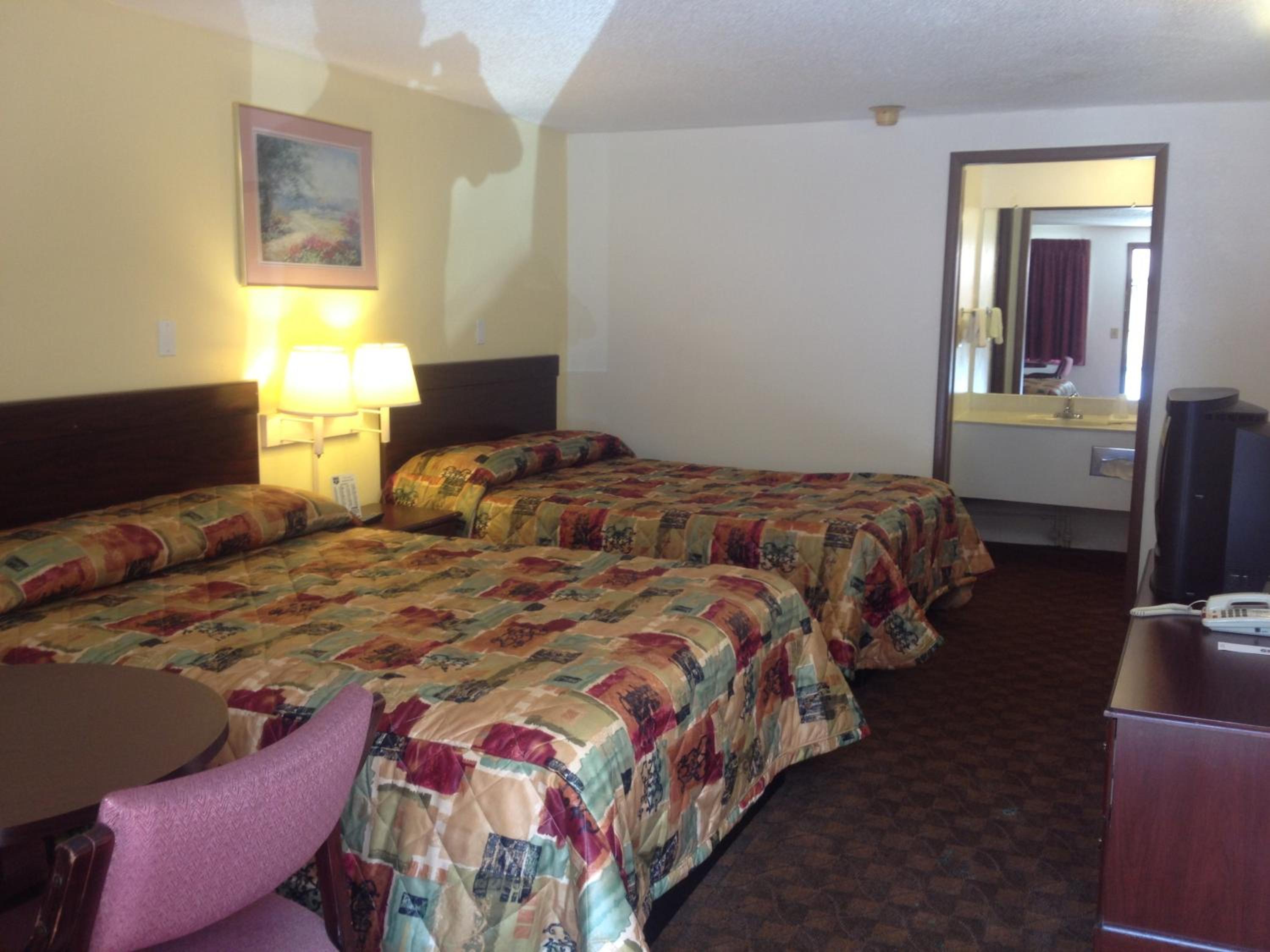 Double Room with Two Double Beds - Non-Smoking - Photo 4