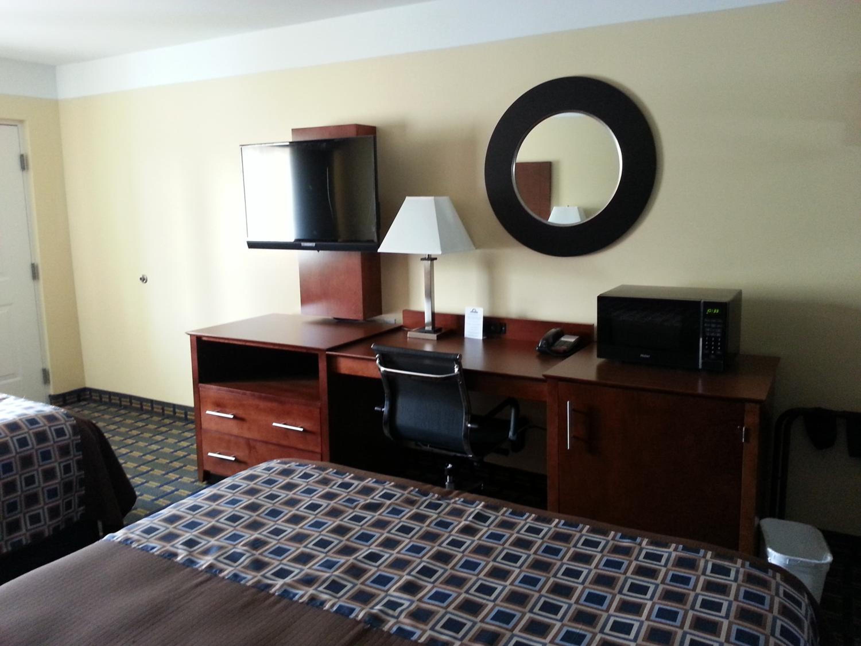 Queen Room with Two Queen Beds - Smoking photo 2