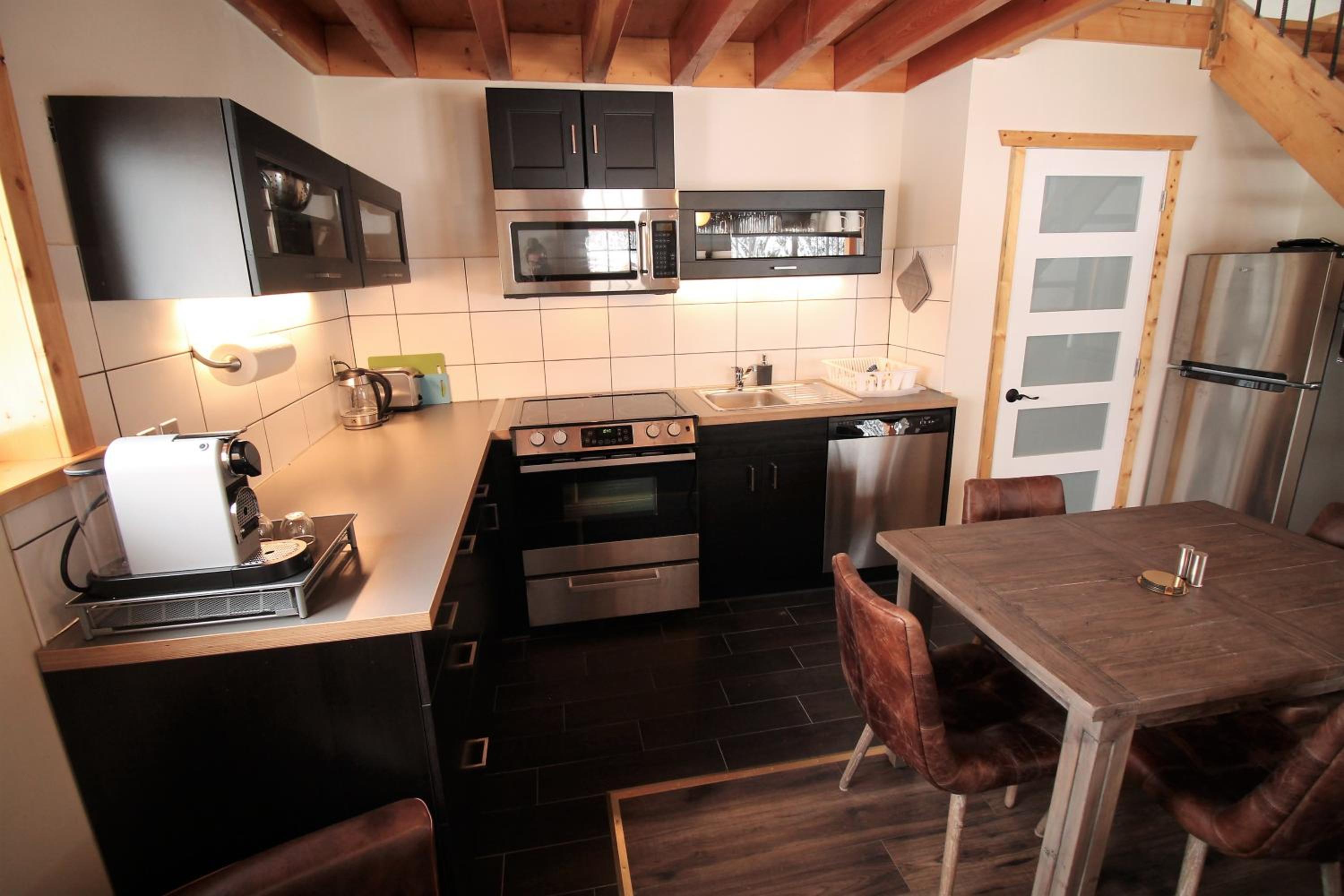 Apartment with Lake View - Photo 4