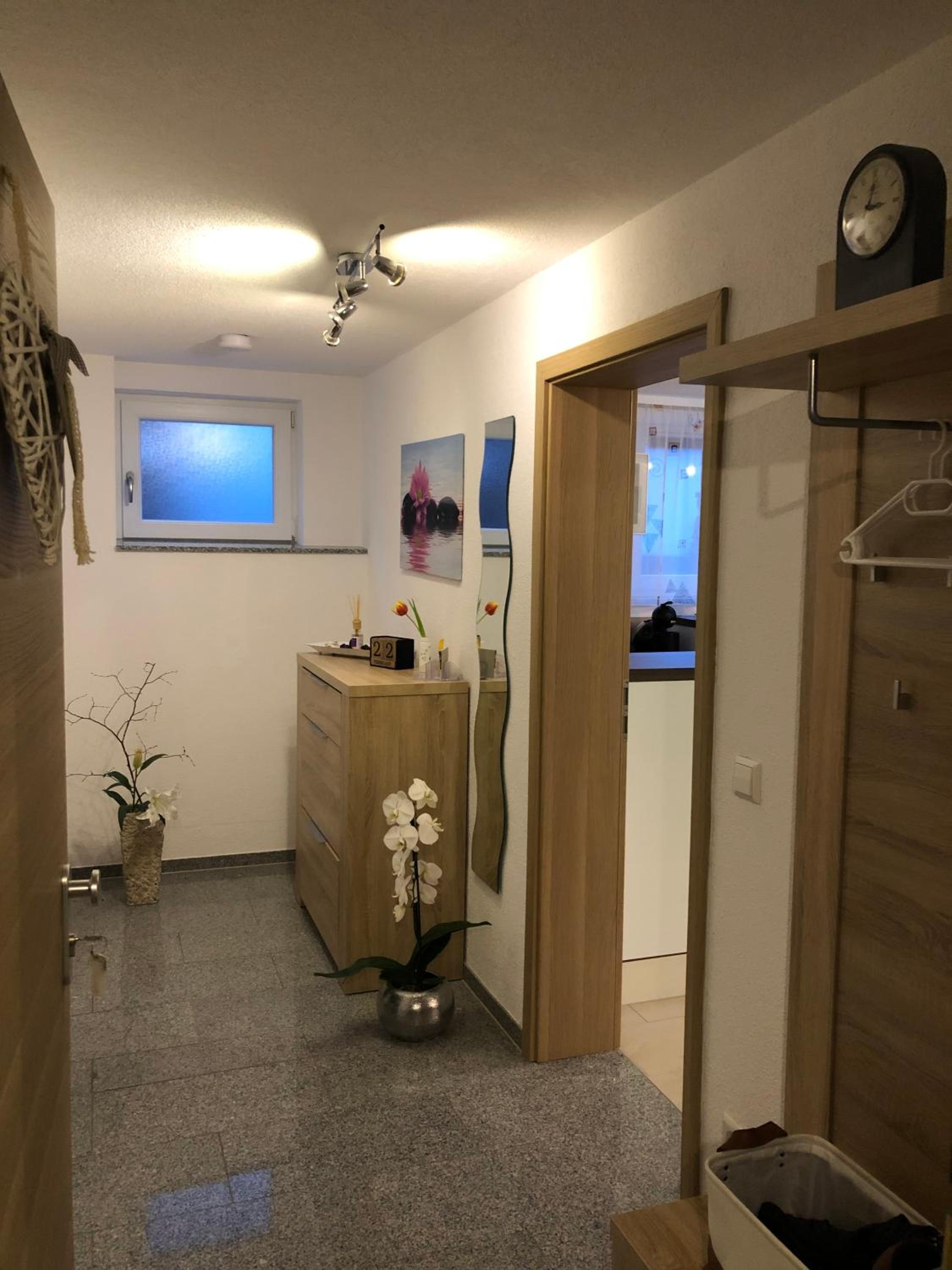 One-Bedroom Apartment - Photo 2