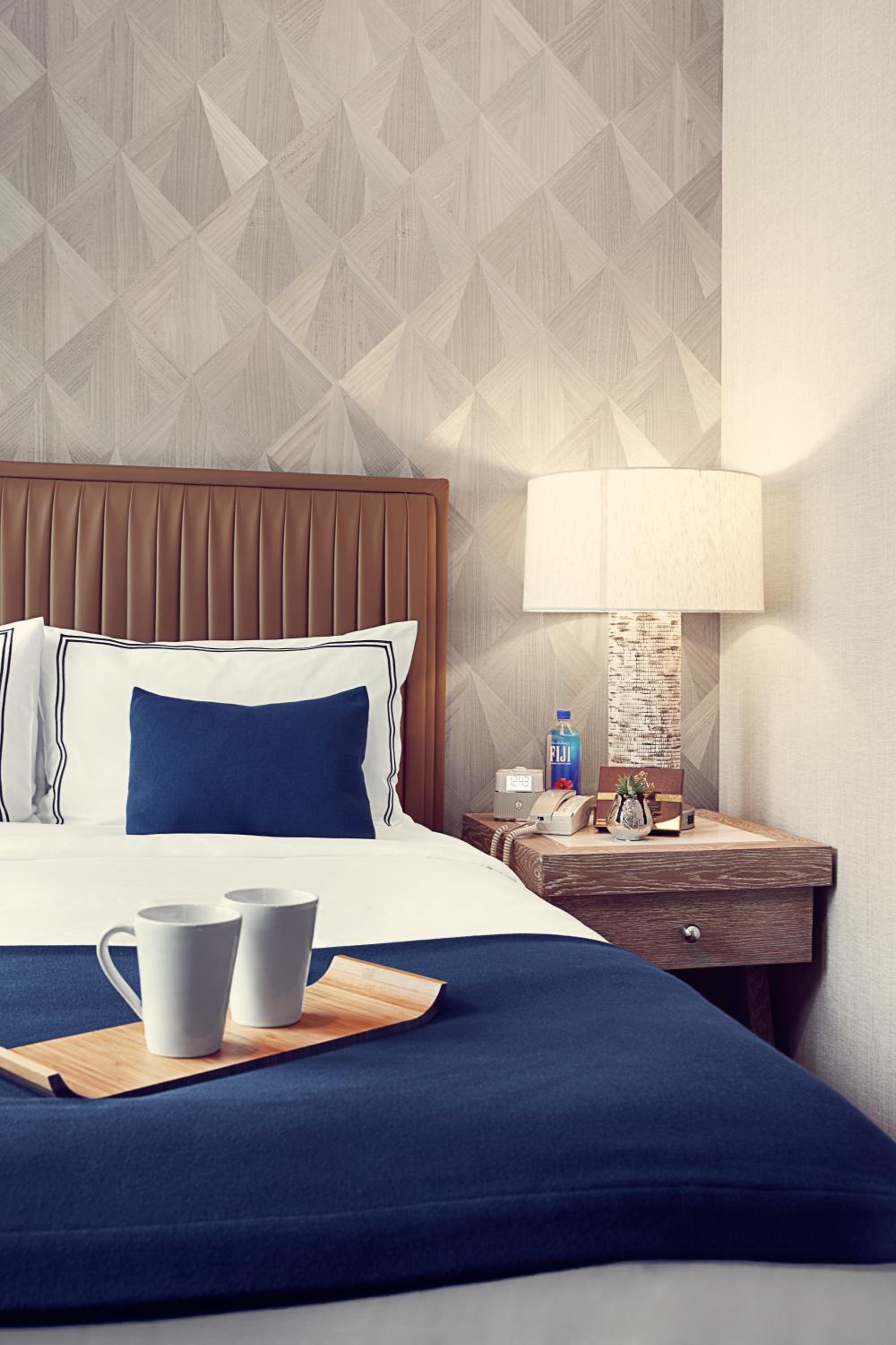 Petite Queen Room