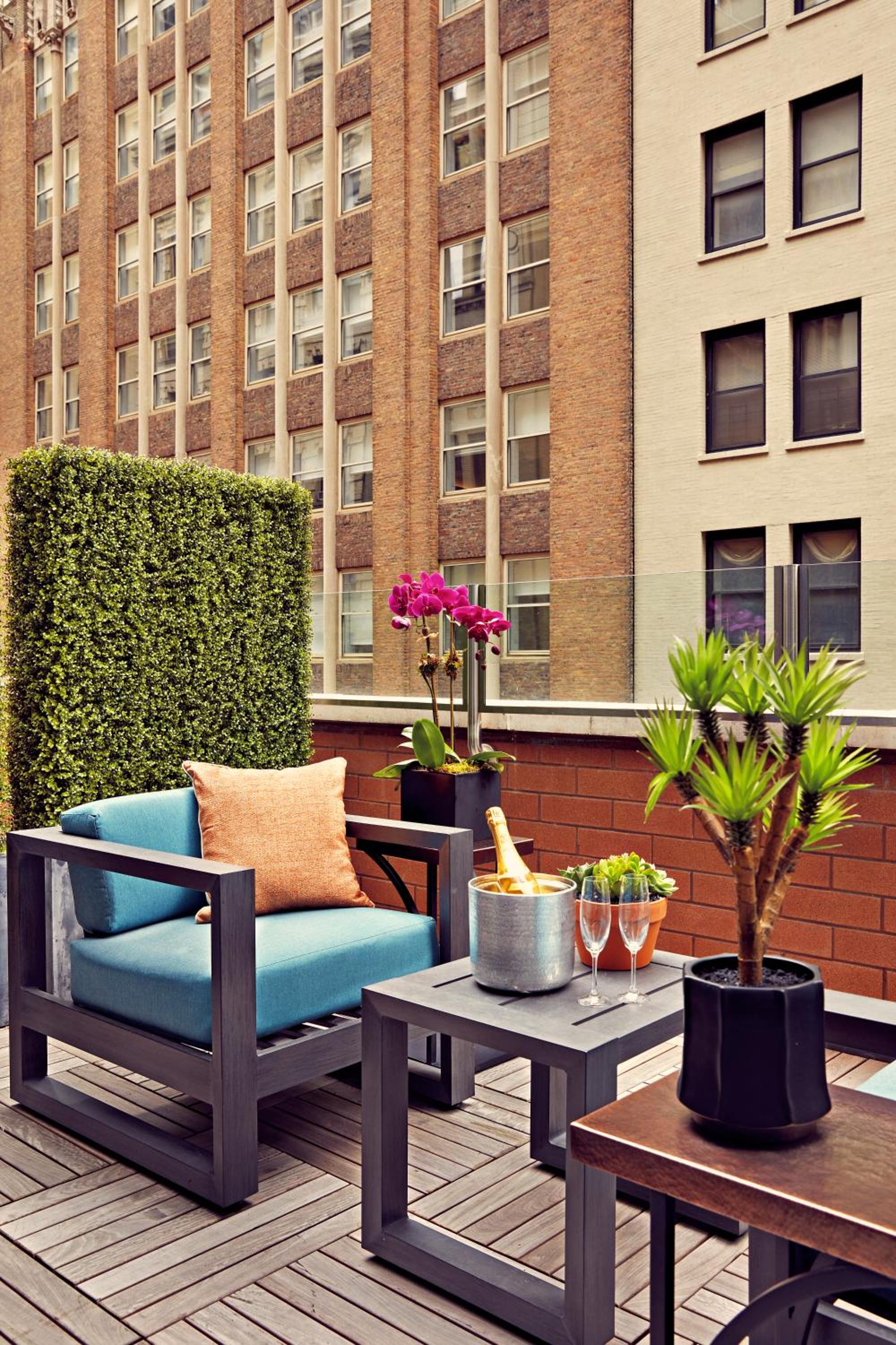 Deluxe King Room with Terrace thumbnail 6