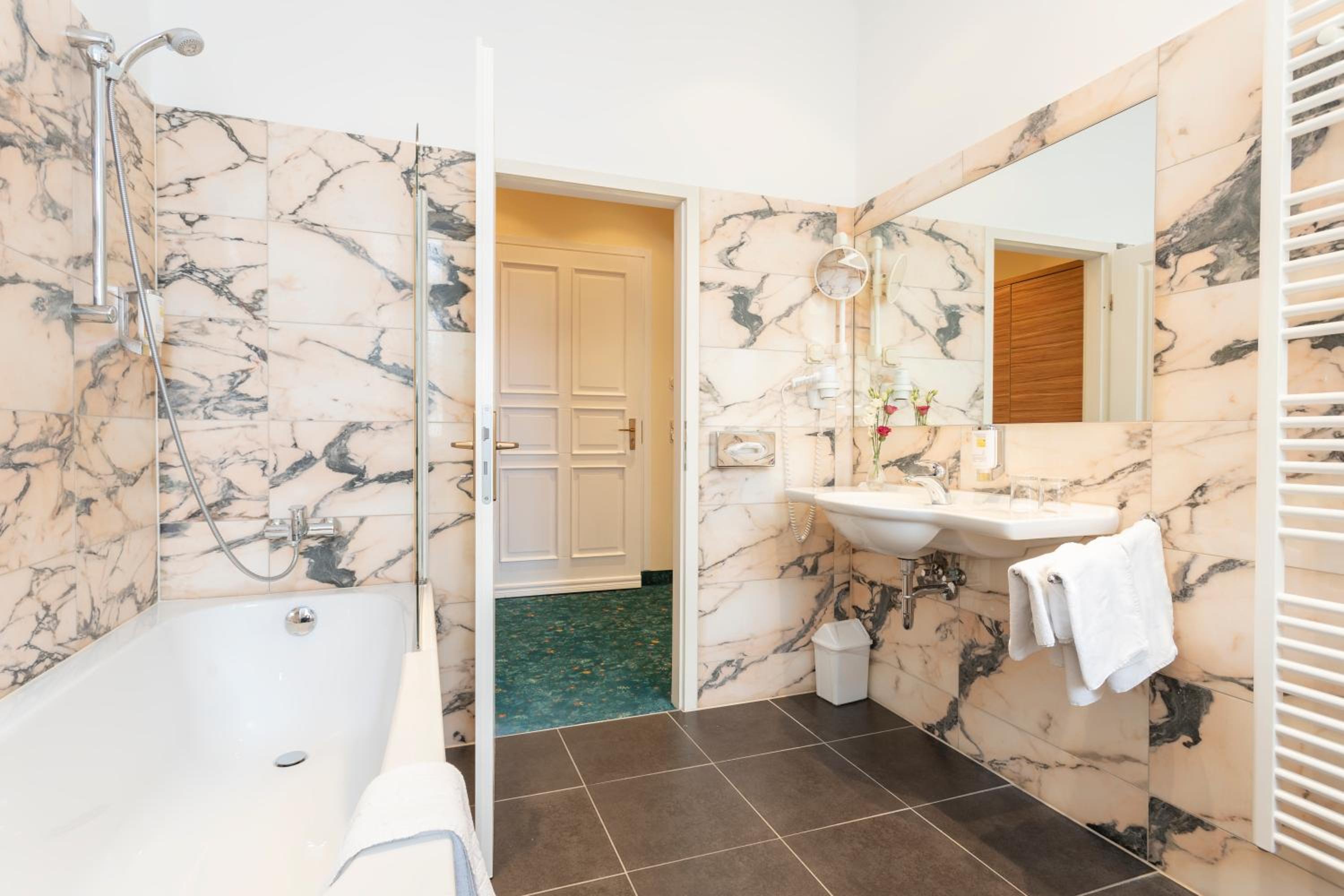 Superior Double Room - Photo 2