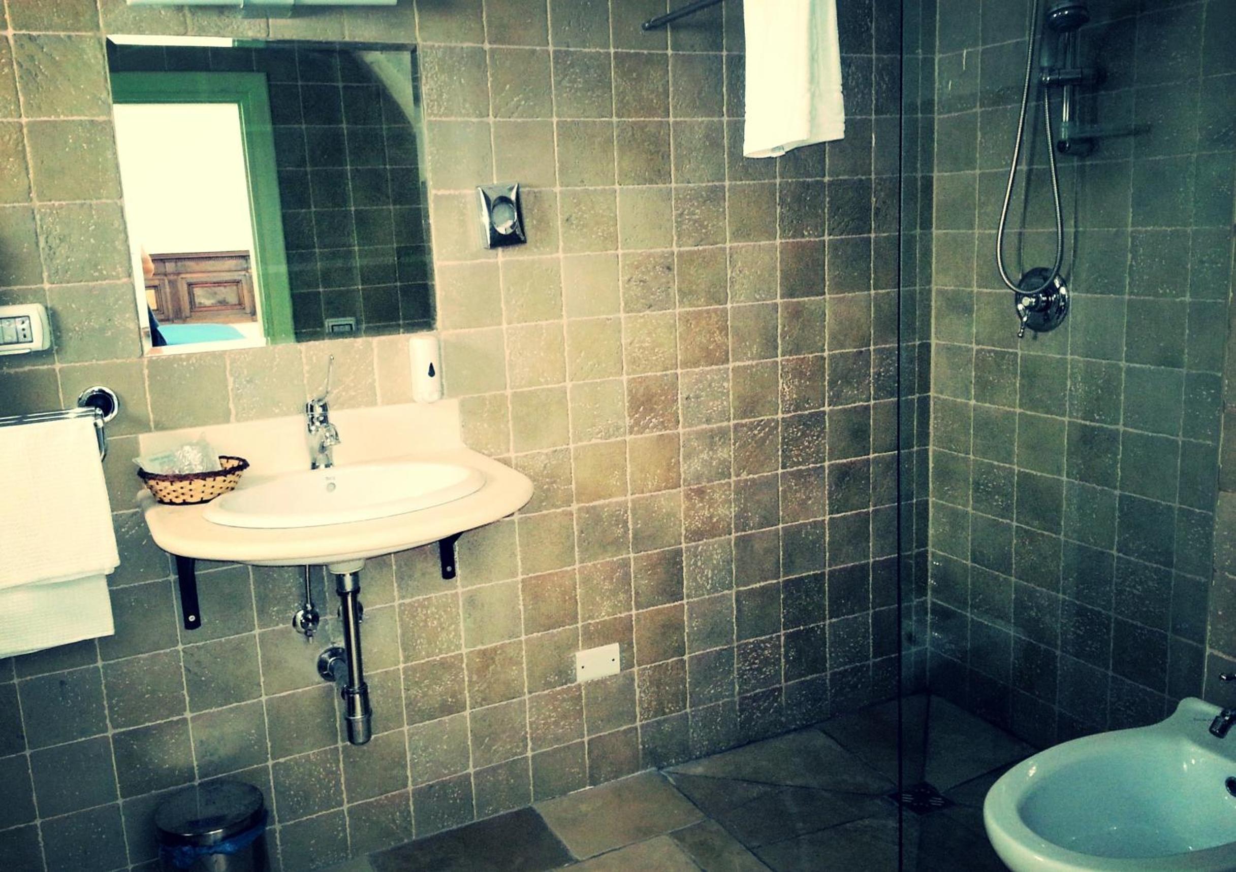 Double or Twin Room - Photo 7