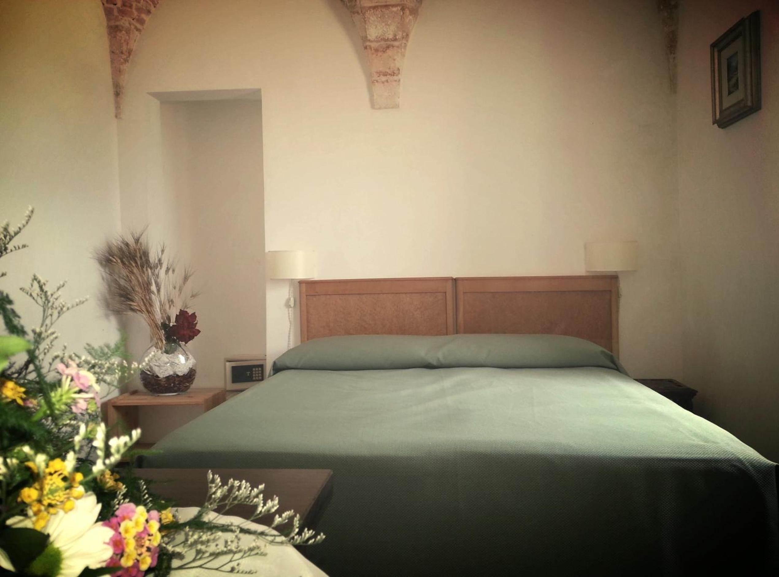 Double or Twin Room - Photo 3