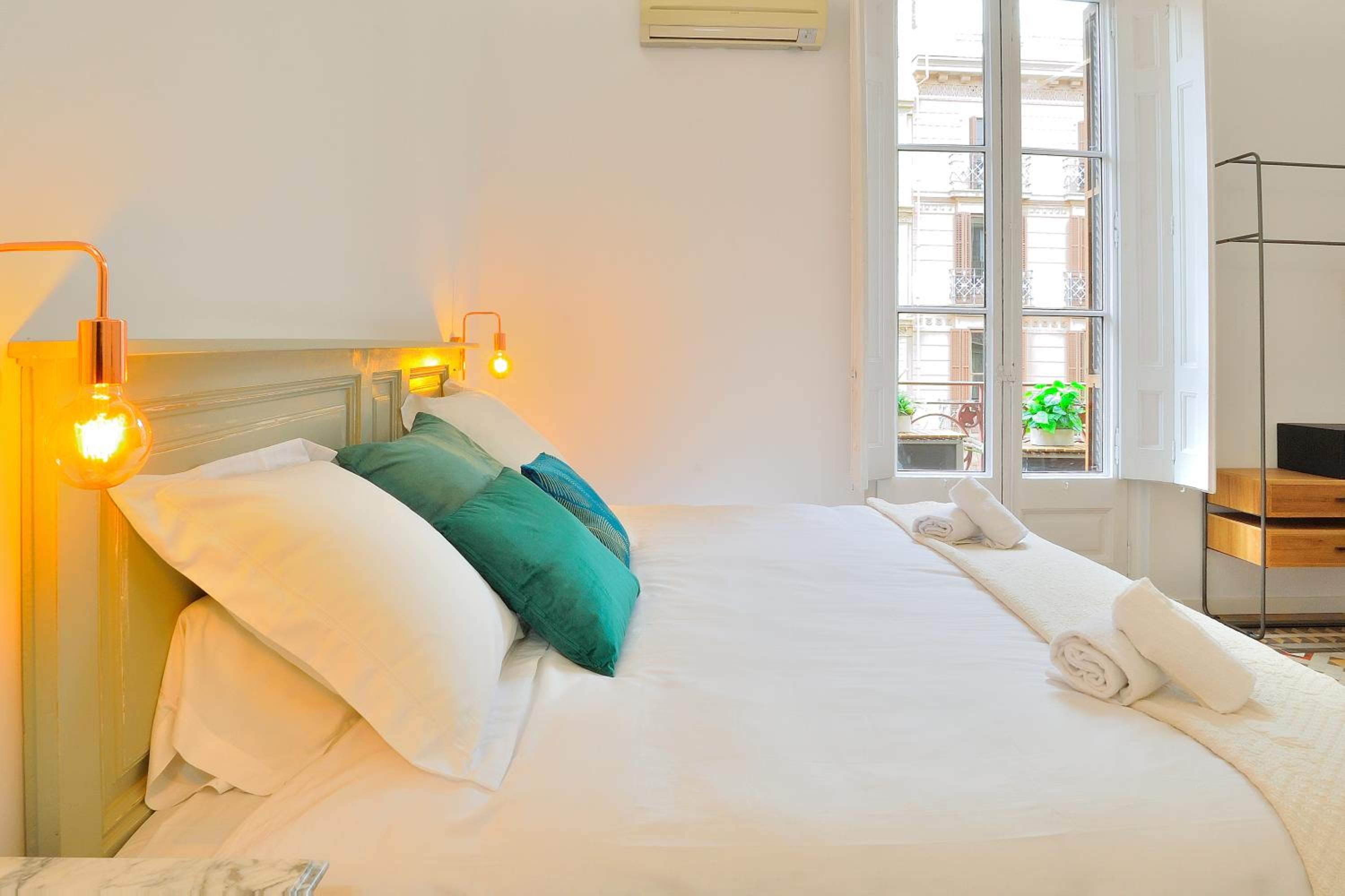 Habitación Doble o Twin con Balcón y Baño Compartido
