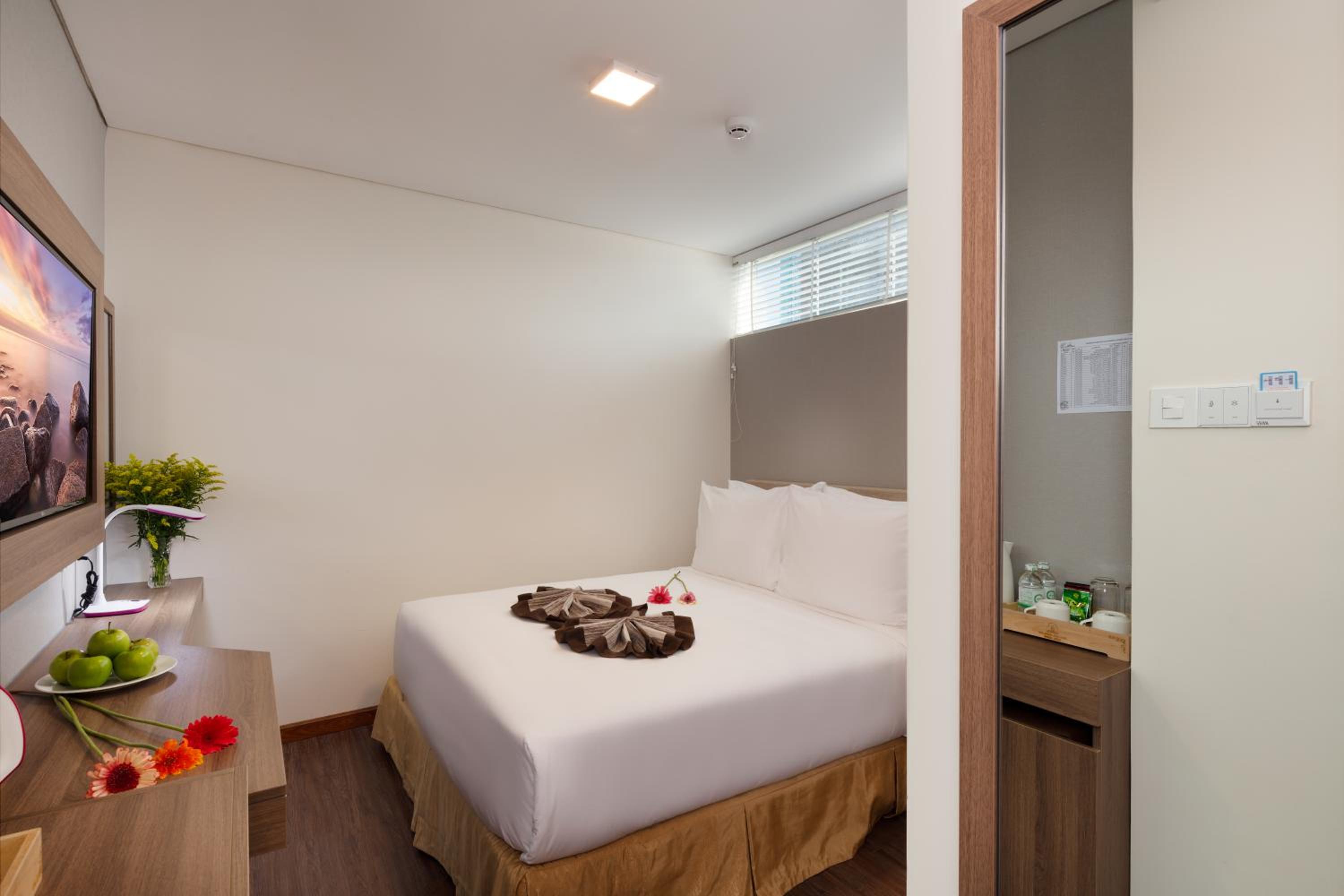 Standard Double Room with no Window - Photo 7