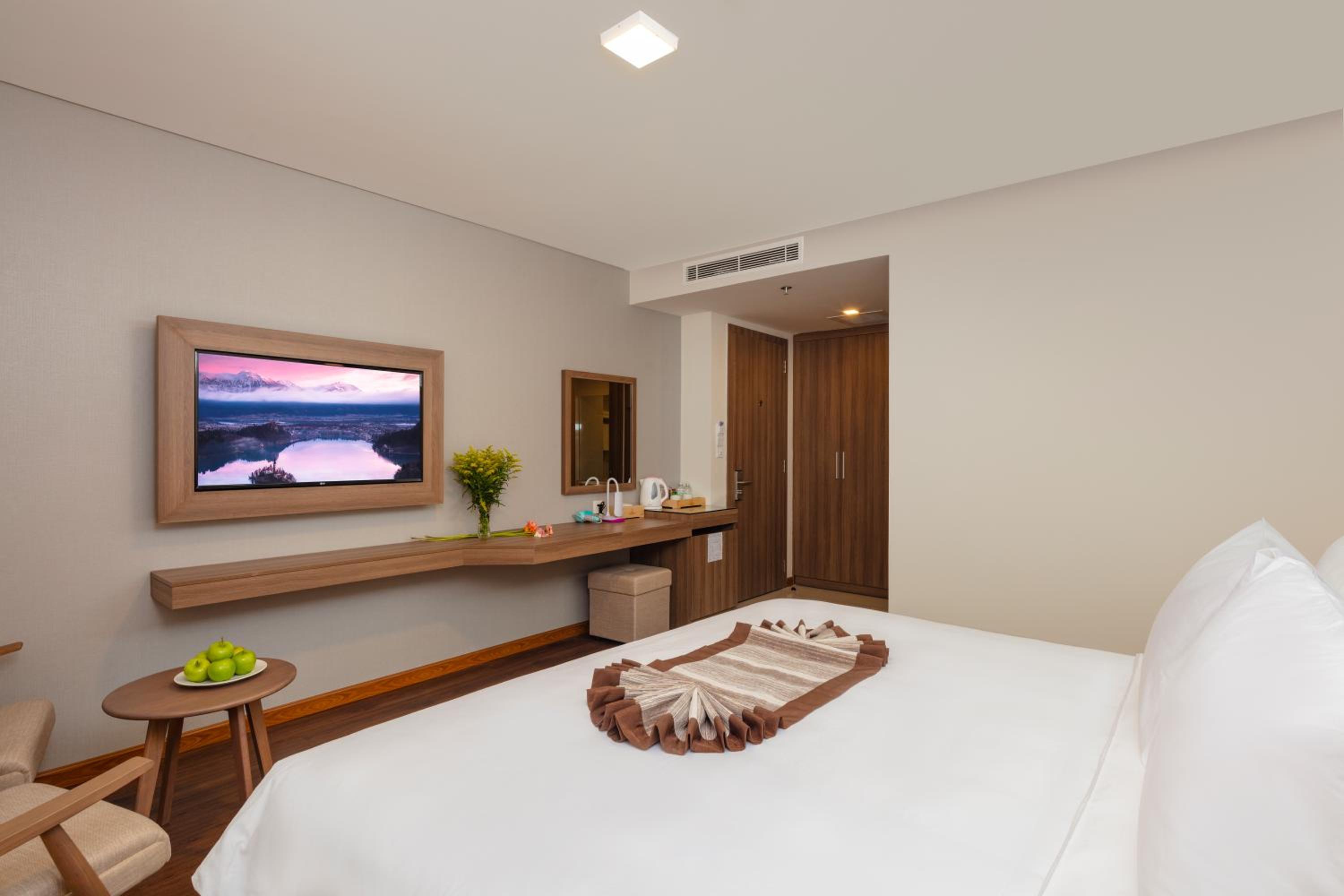 Superior Double or Twin Room with No Window - Photo 9