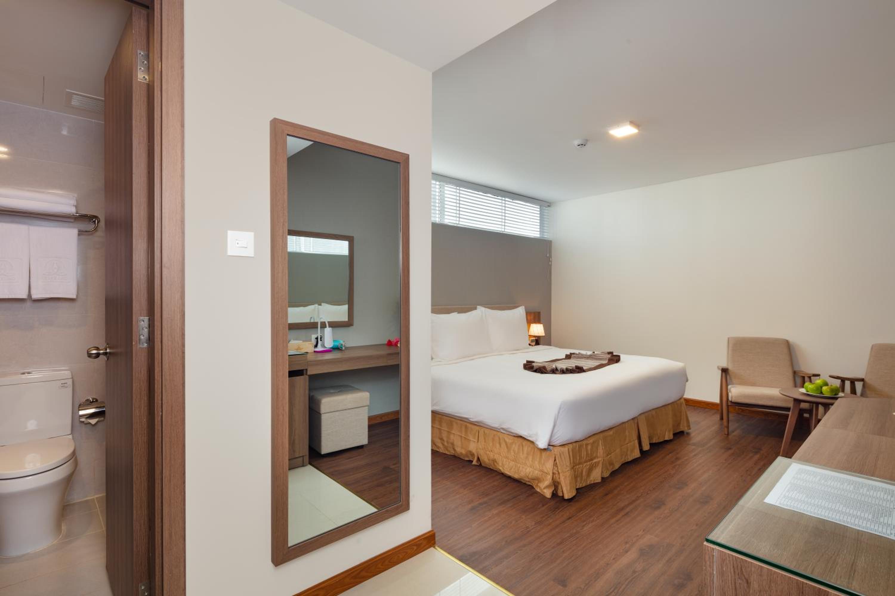 Superior Double or Twin Room with No Window - Photo 2