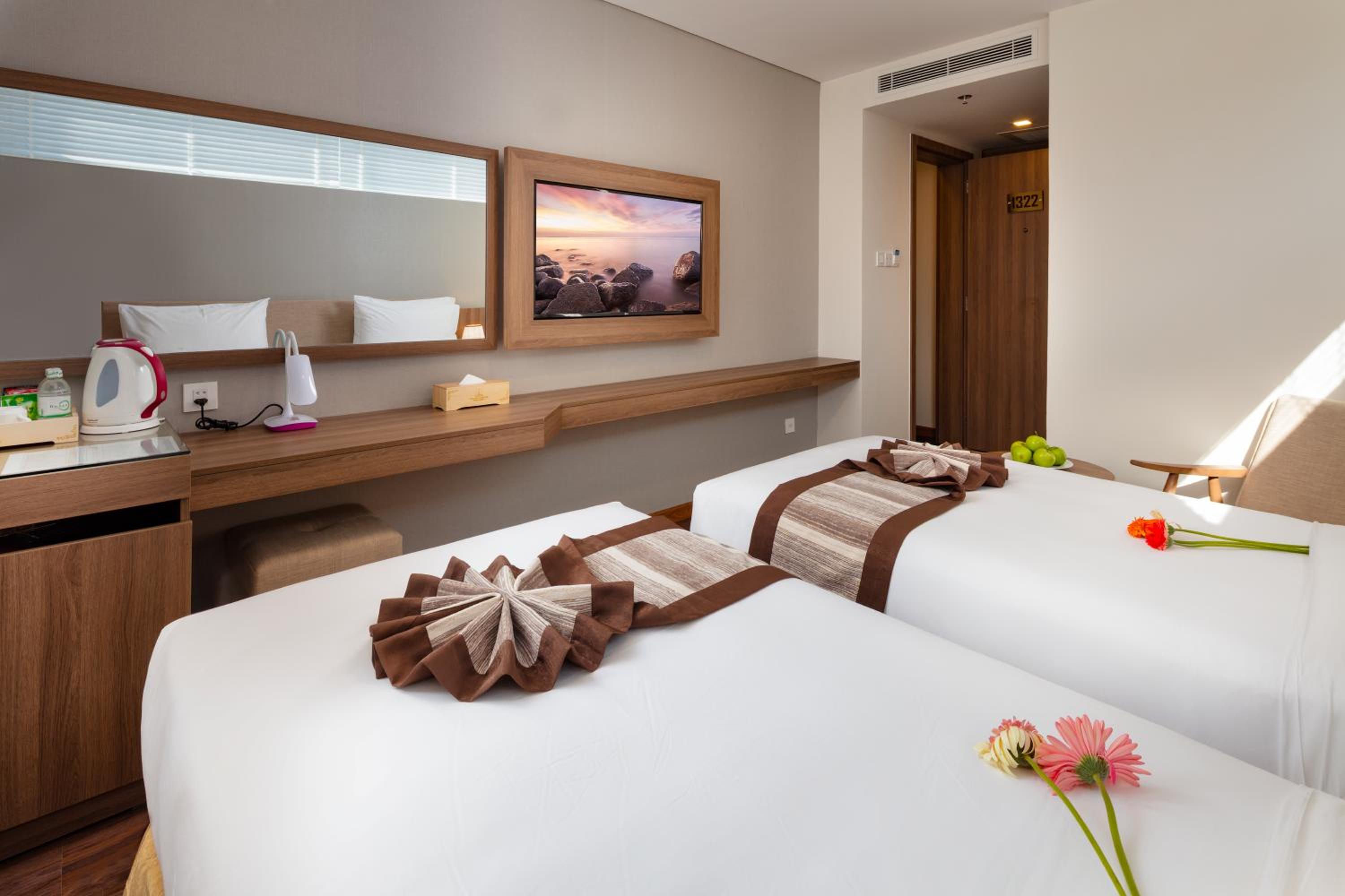 Superior Double or Twin Room with No Window - Photo 6