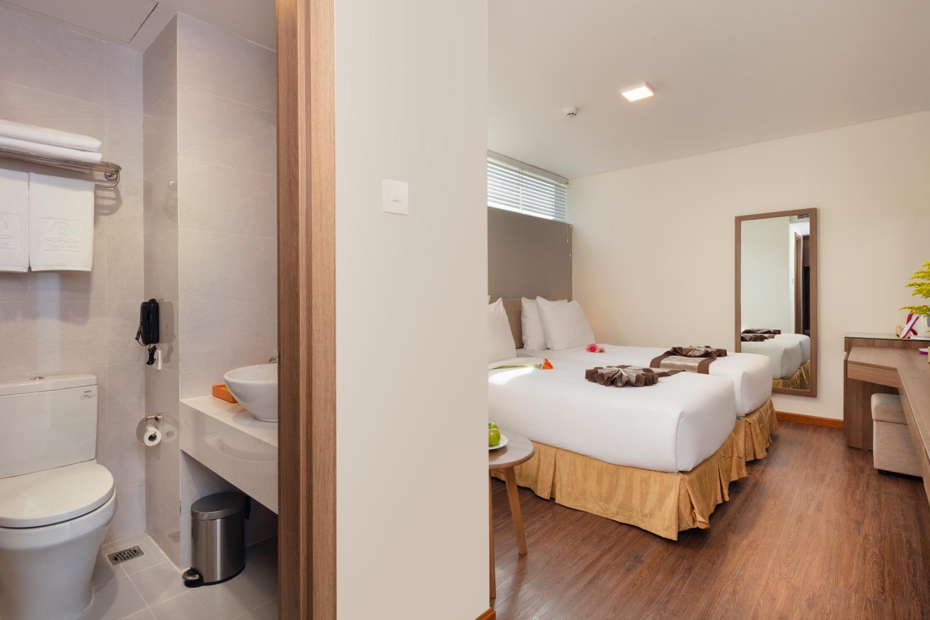 Superior Double or Twin Room with No Window - Photo 5