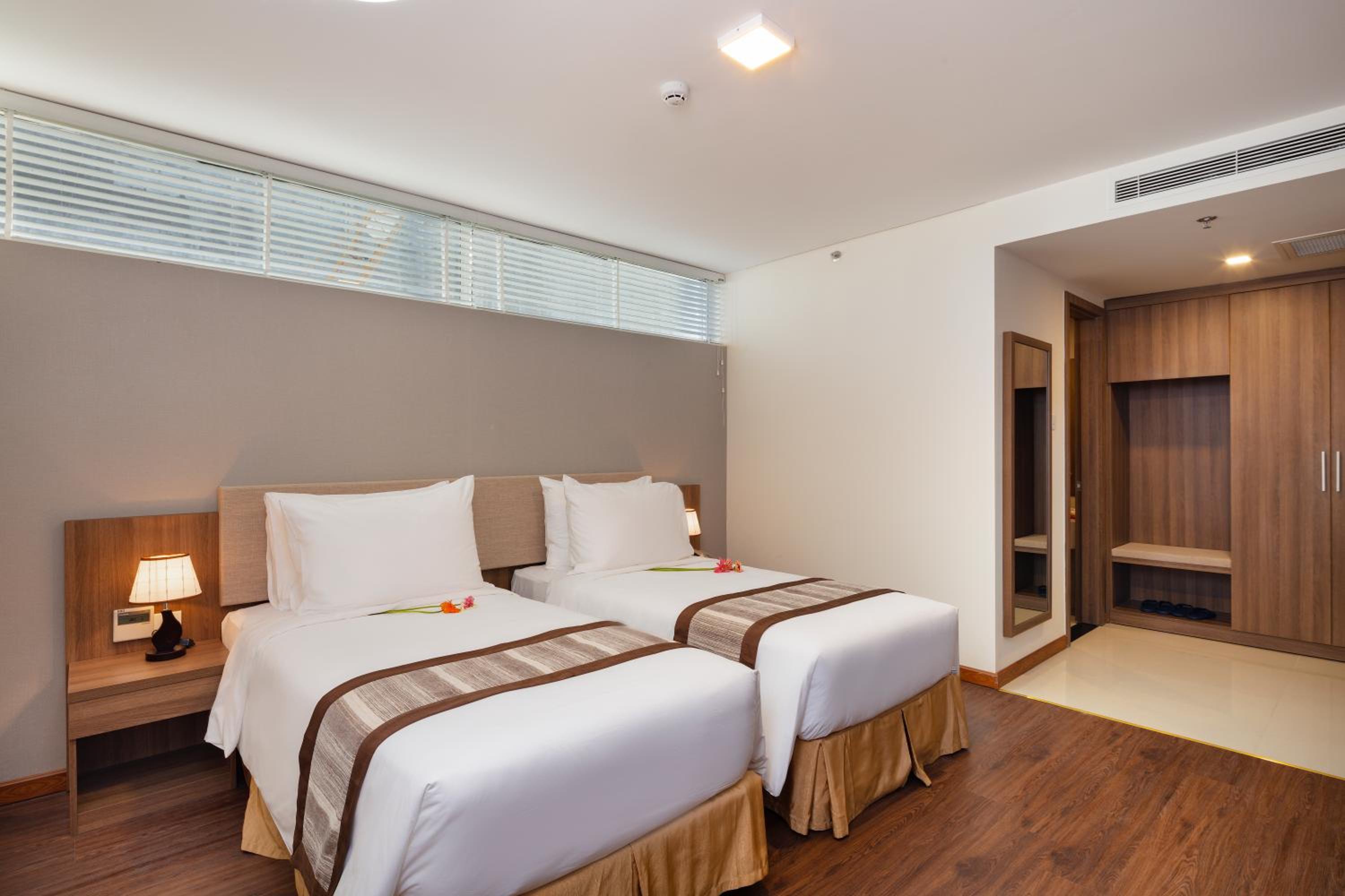 Superior Double or Twin Room with No Window - Photo 11