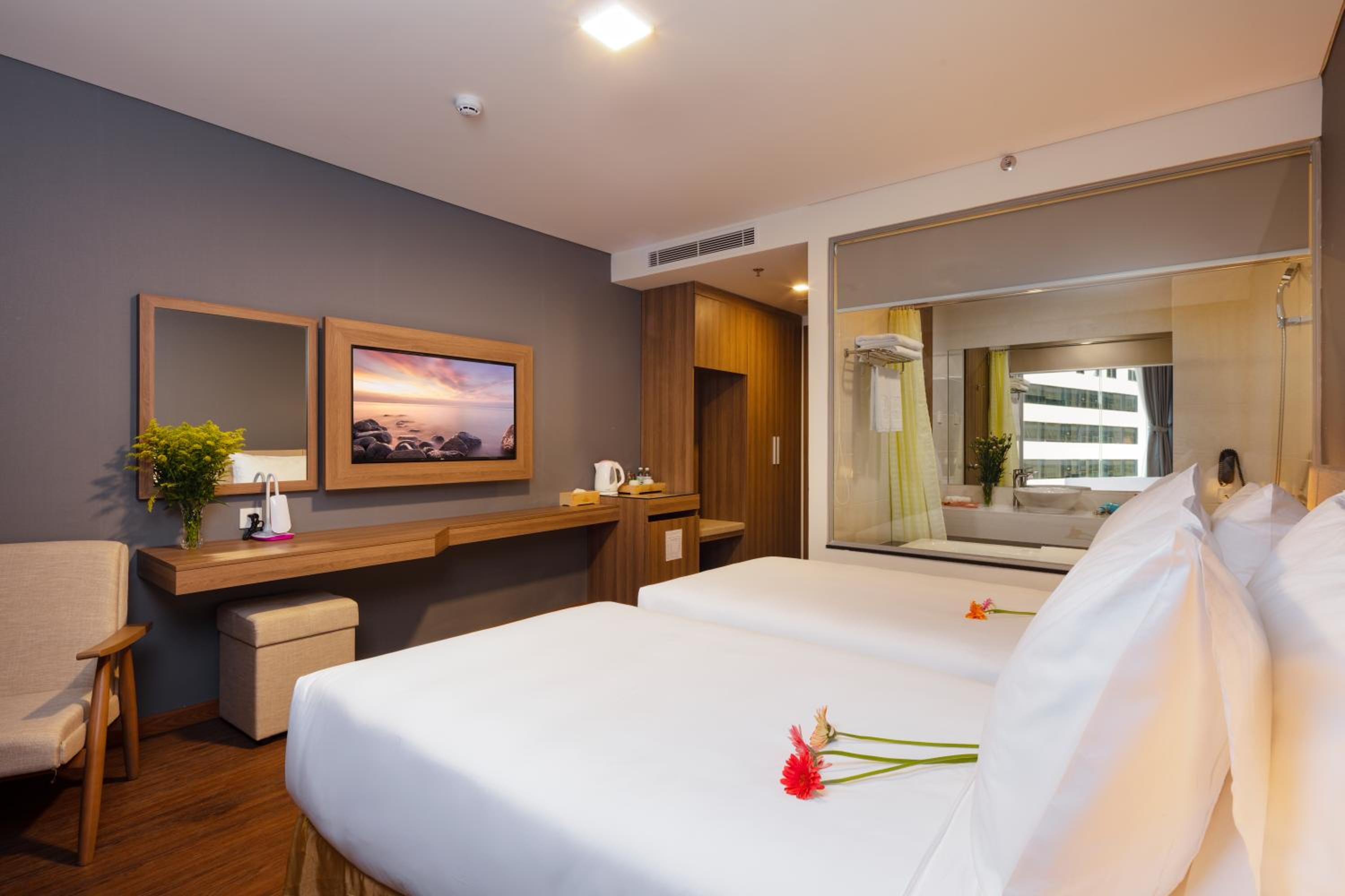 Deluxe Double or Twin Room with City View - Photo 4