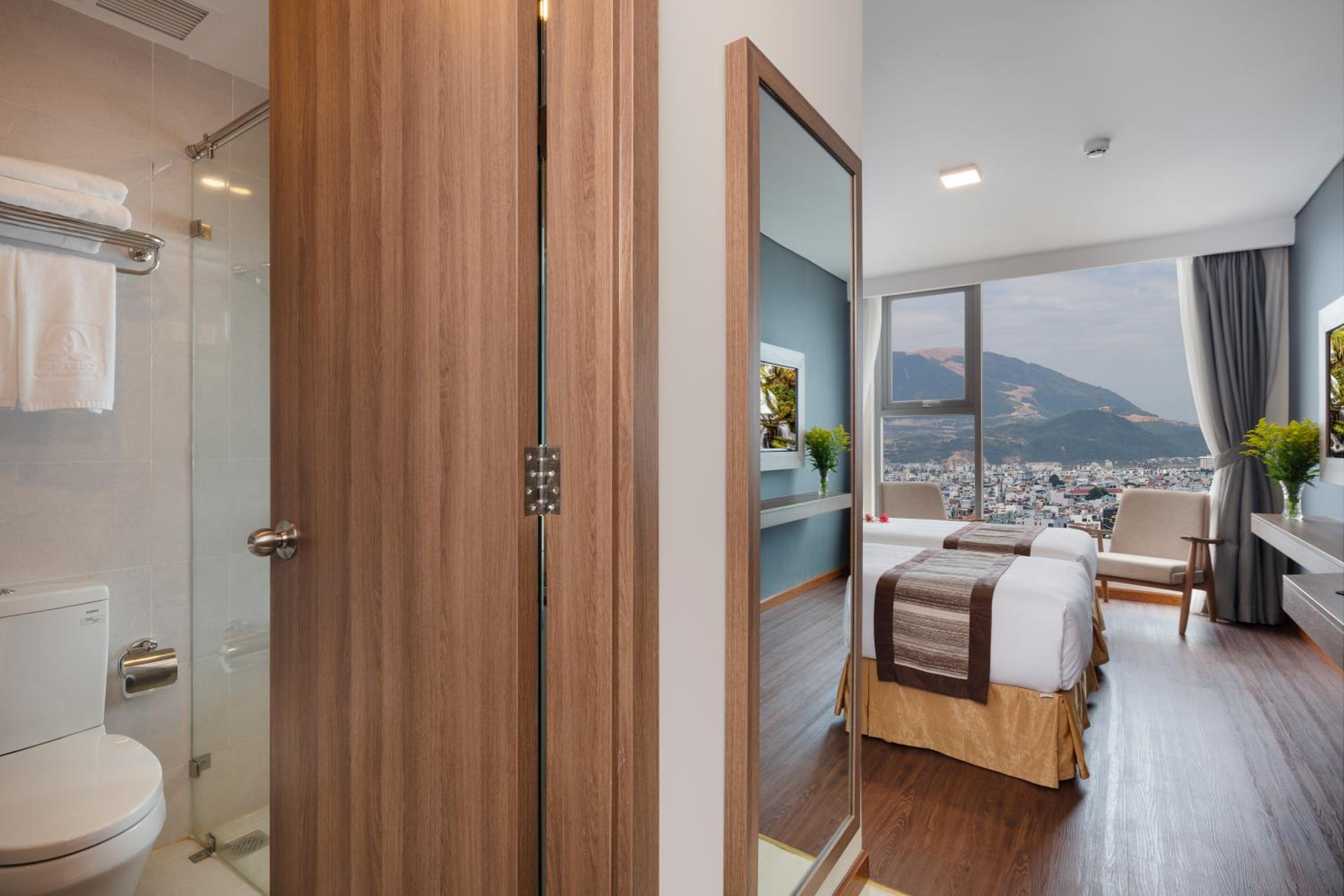 Deluxe Double or Twin Room with City View - Photo 3