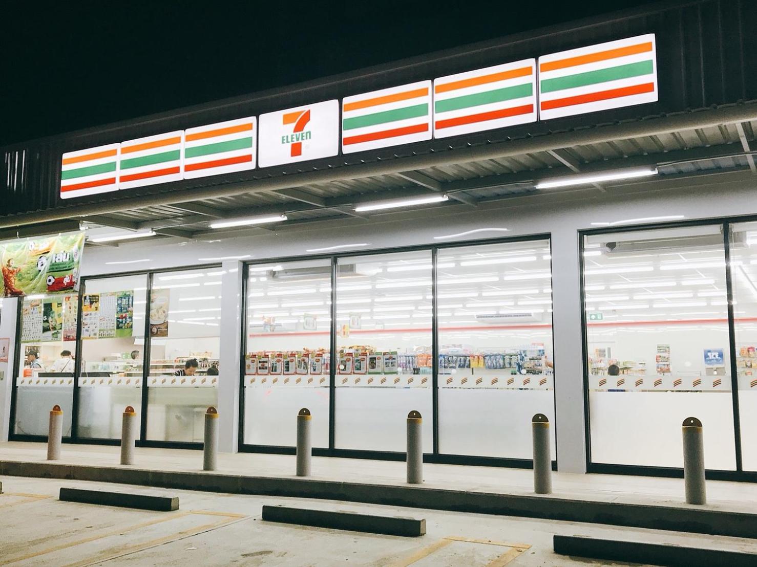 One-Bedroom Apartment - Photo 2