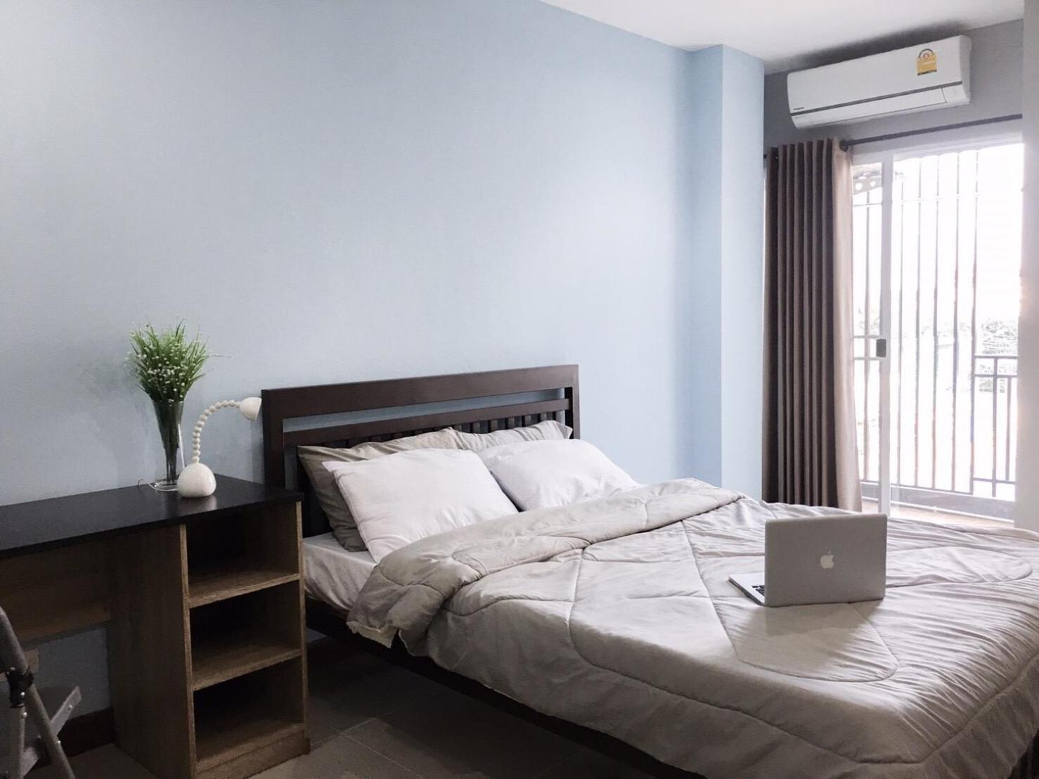 One-Bedroom Apartment - Photo 1