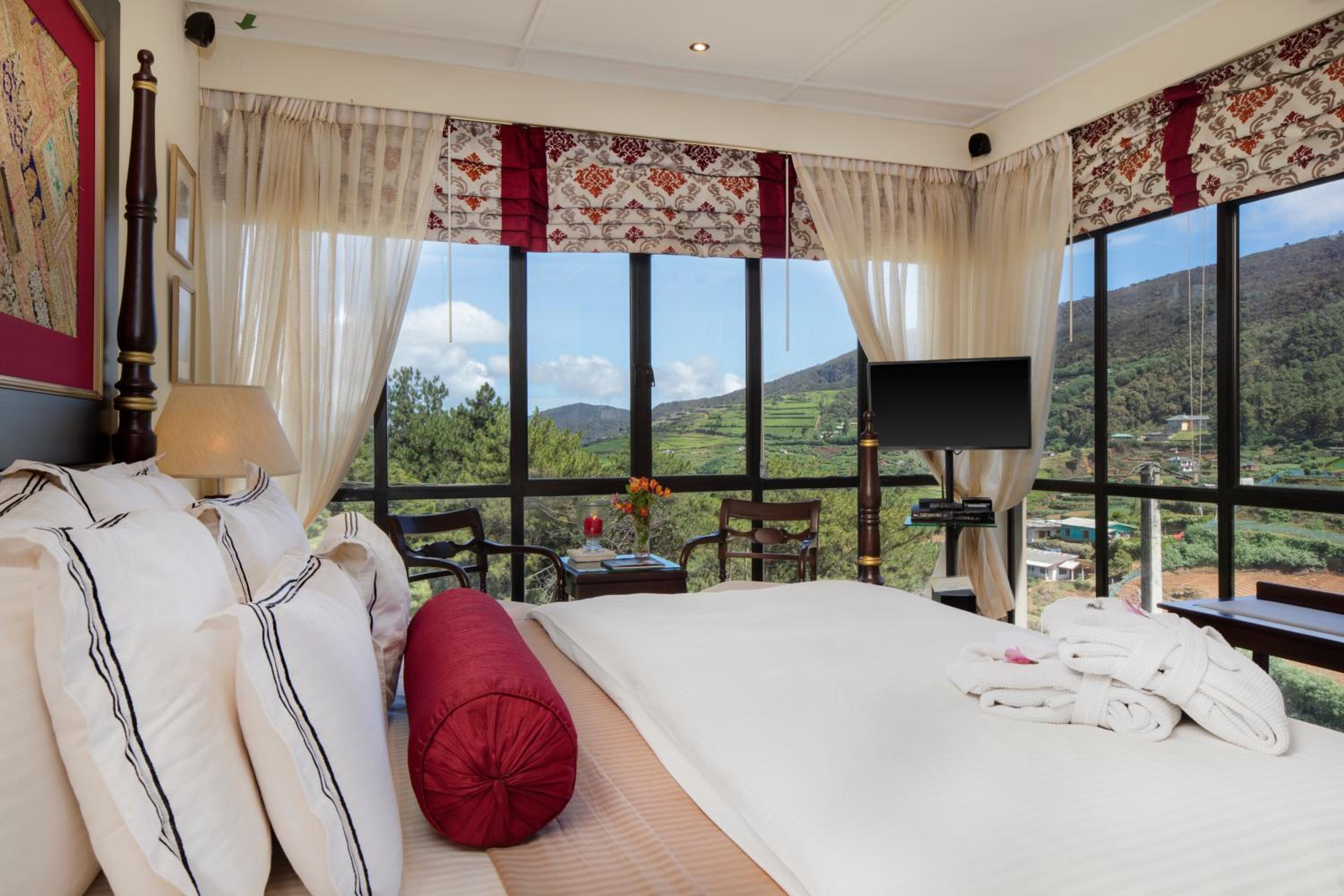 King Room on upper floor with Mountain and Tea Estate view  photo 1