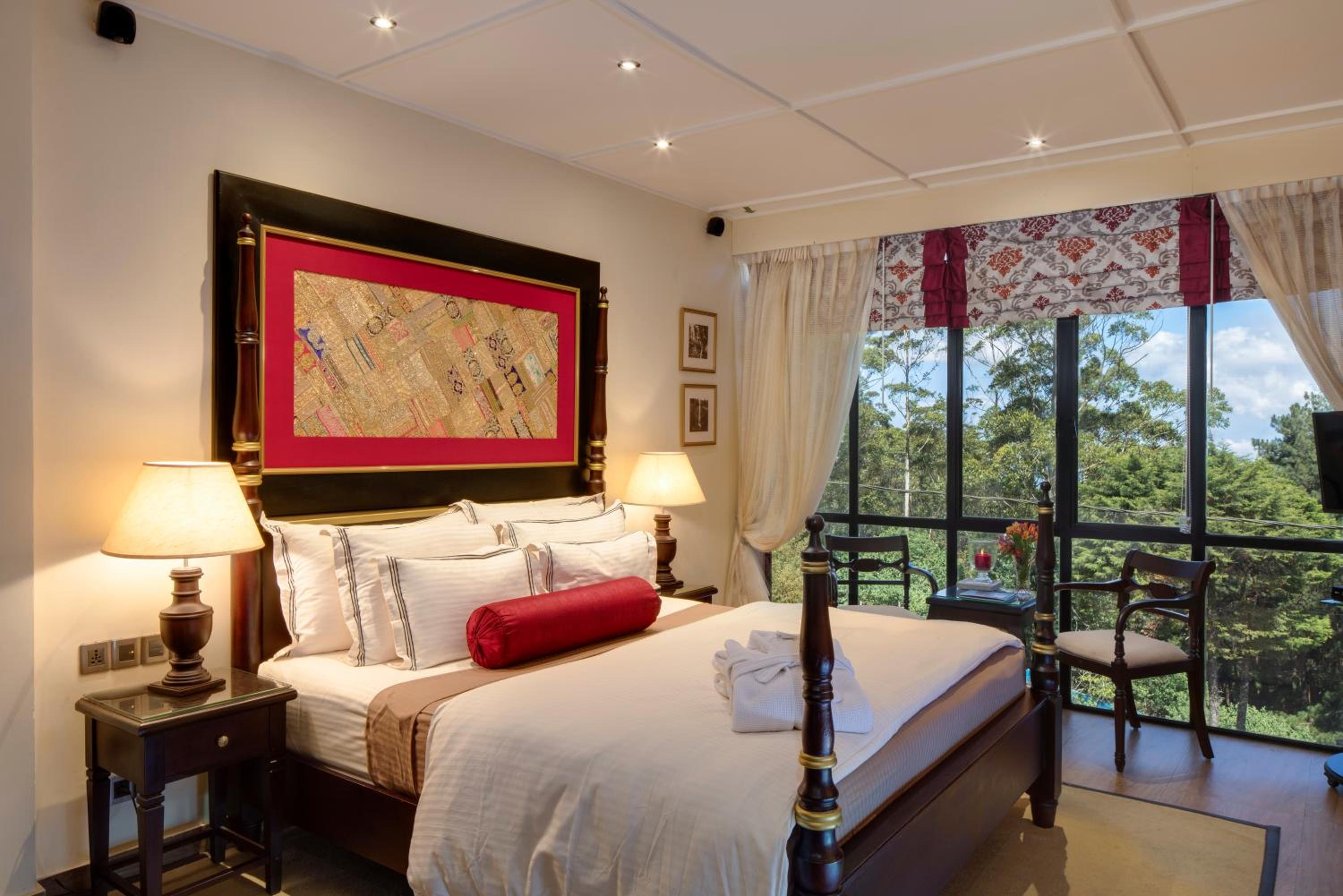 King Room on upper floor with Mountain and Tea Estate view  photo 2