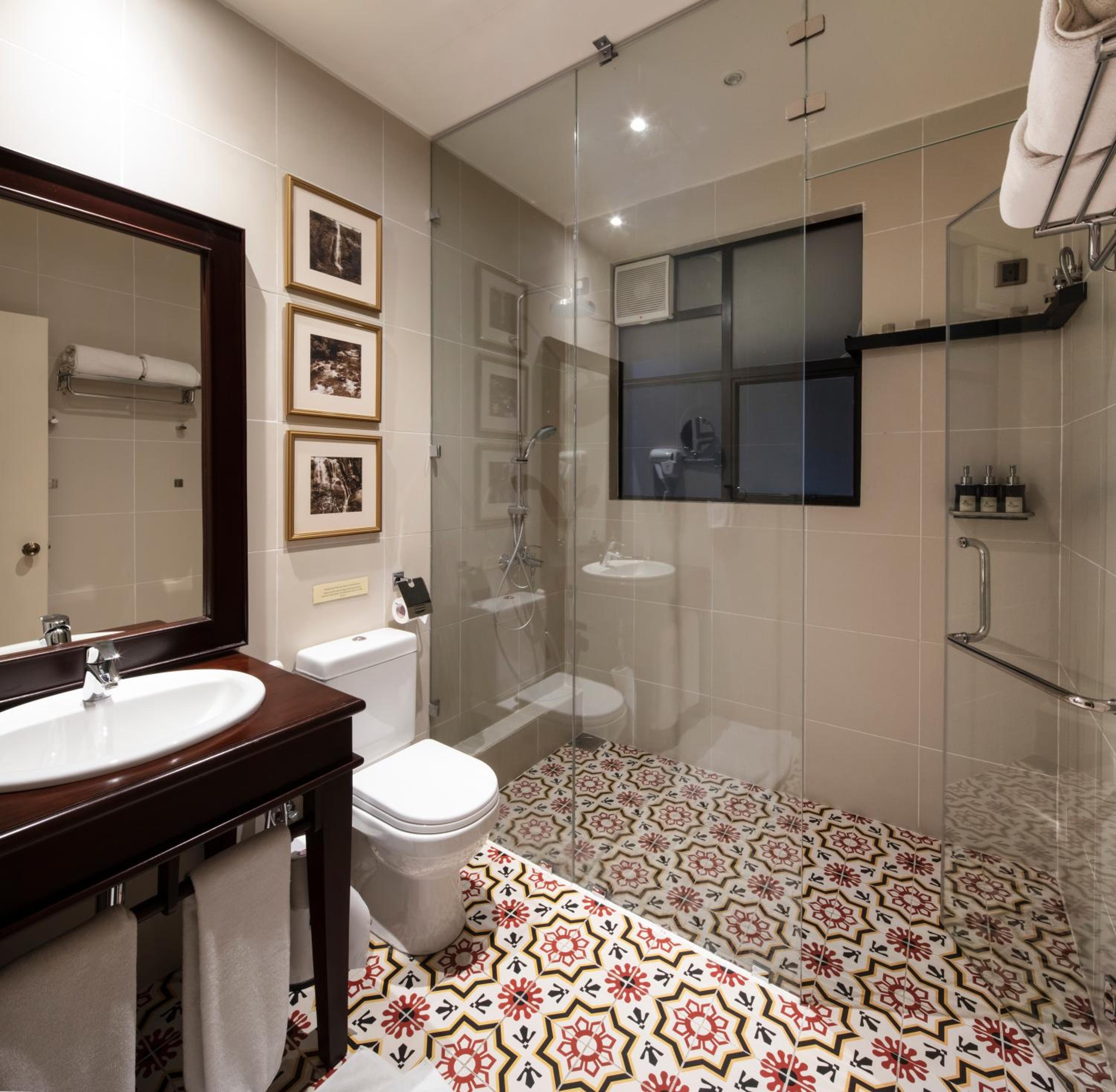 King Room on upper floor with Mountain and Tea Estate view  photo 3