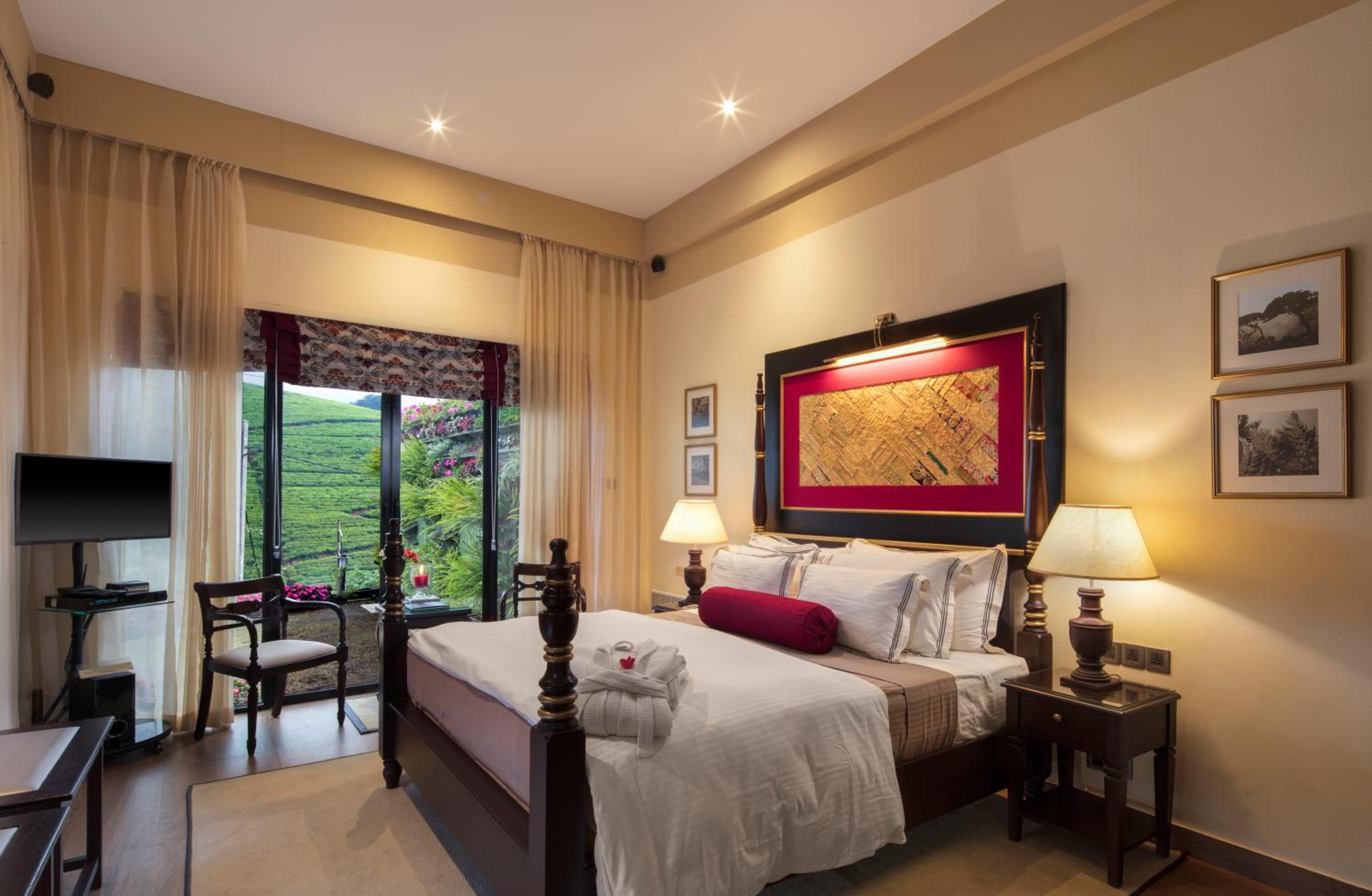 King Room on ground floor with Garden access and Mountain View  photo 1