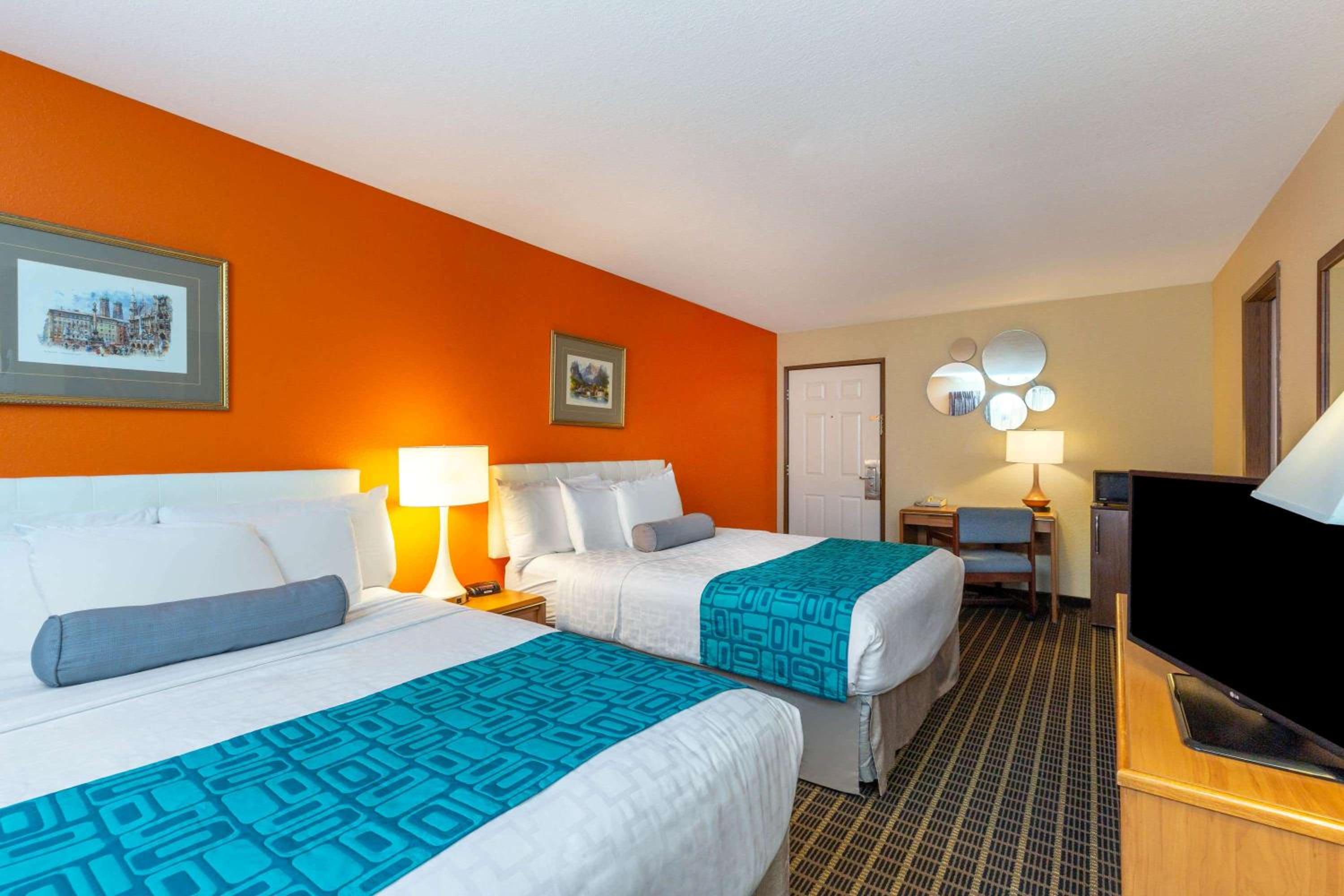 Queen Room with Two Queen Beds - Pet Friendly/Non-Smoking - Photo 1