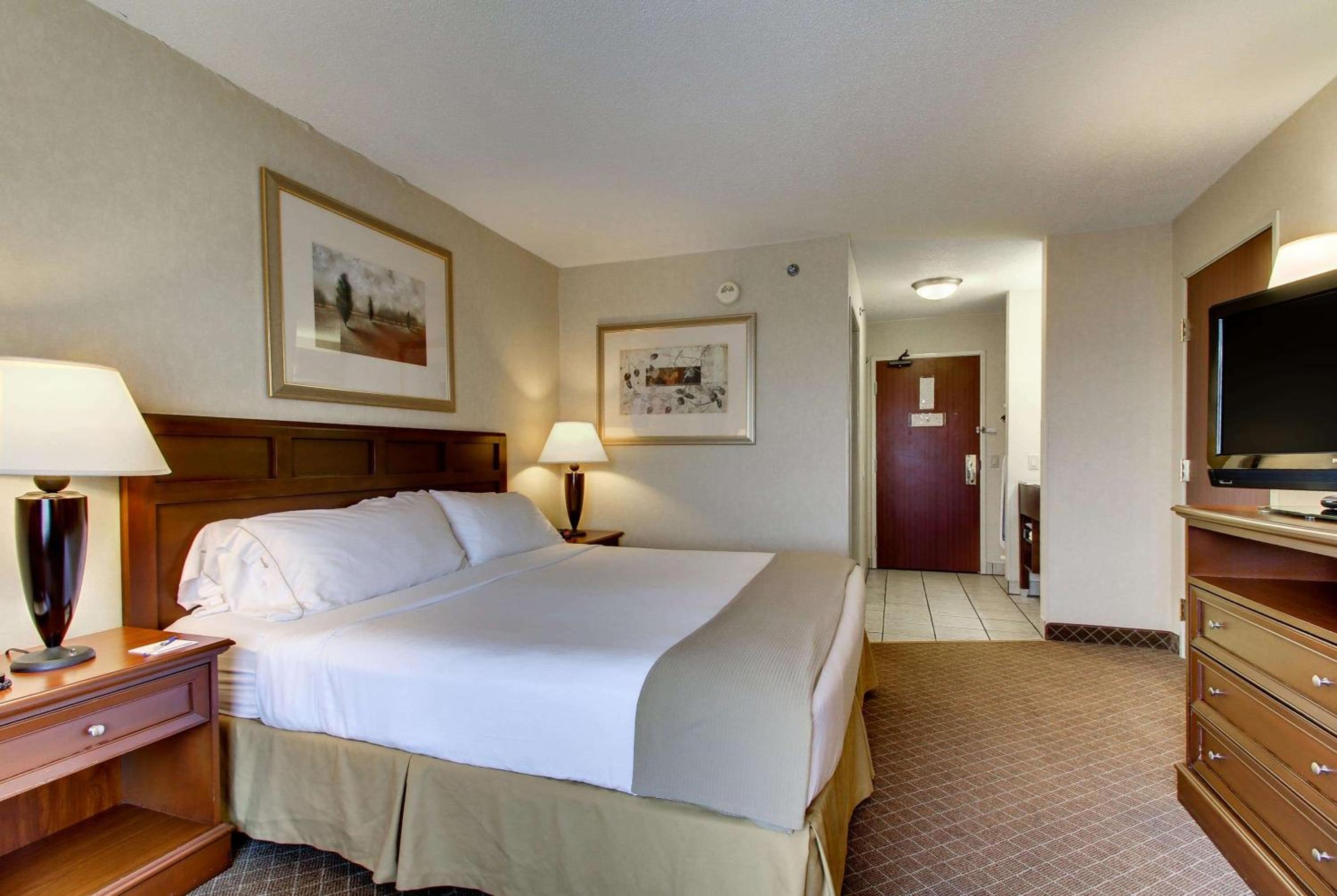 Queen Room - Mobility Access/Non-Smoking - Photo 4