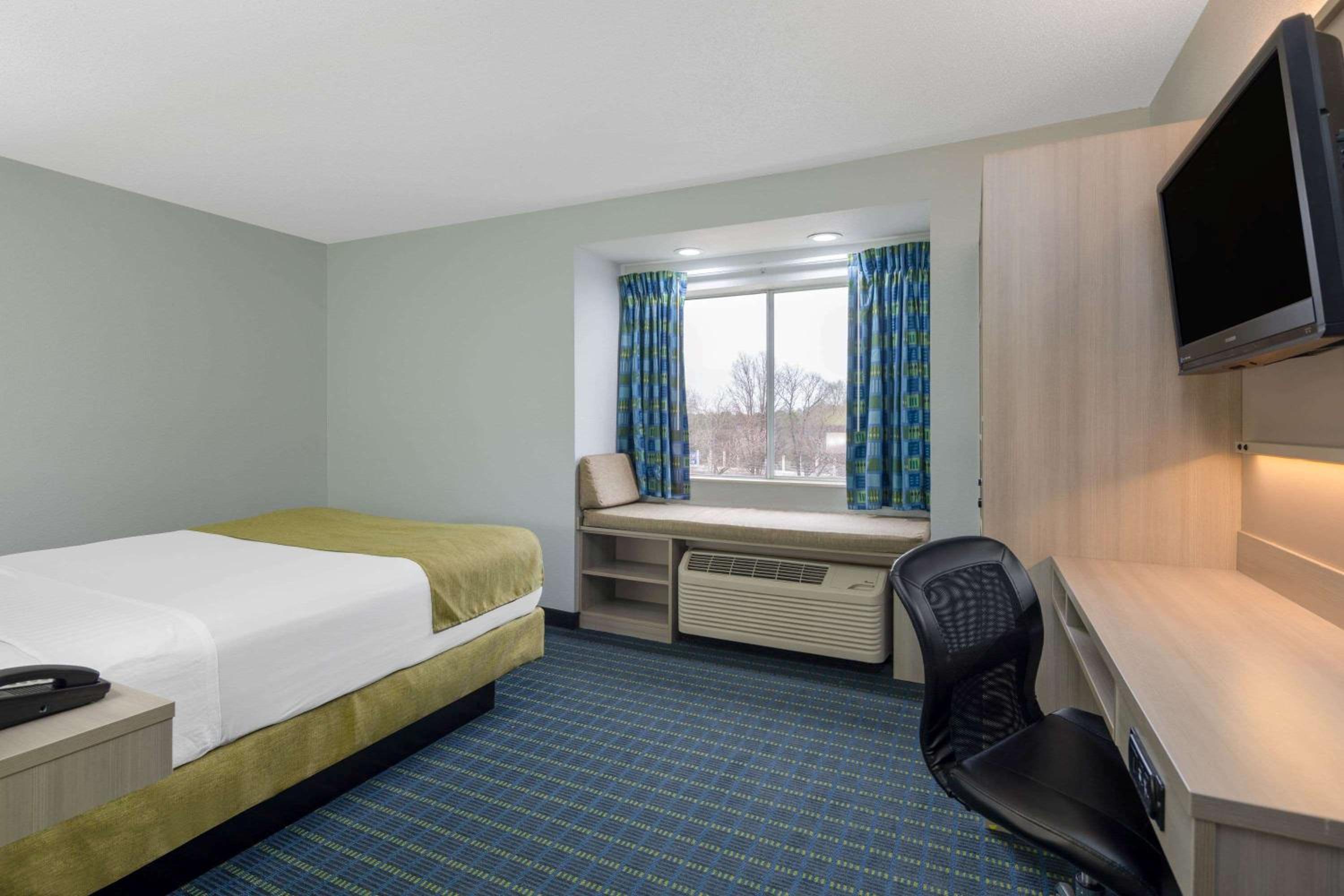 Queen Room - Disability Access/Non-Smoking - Photo 2