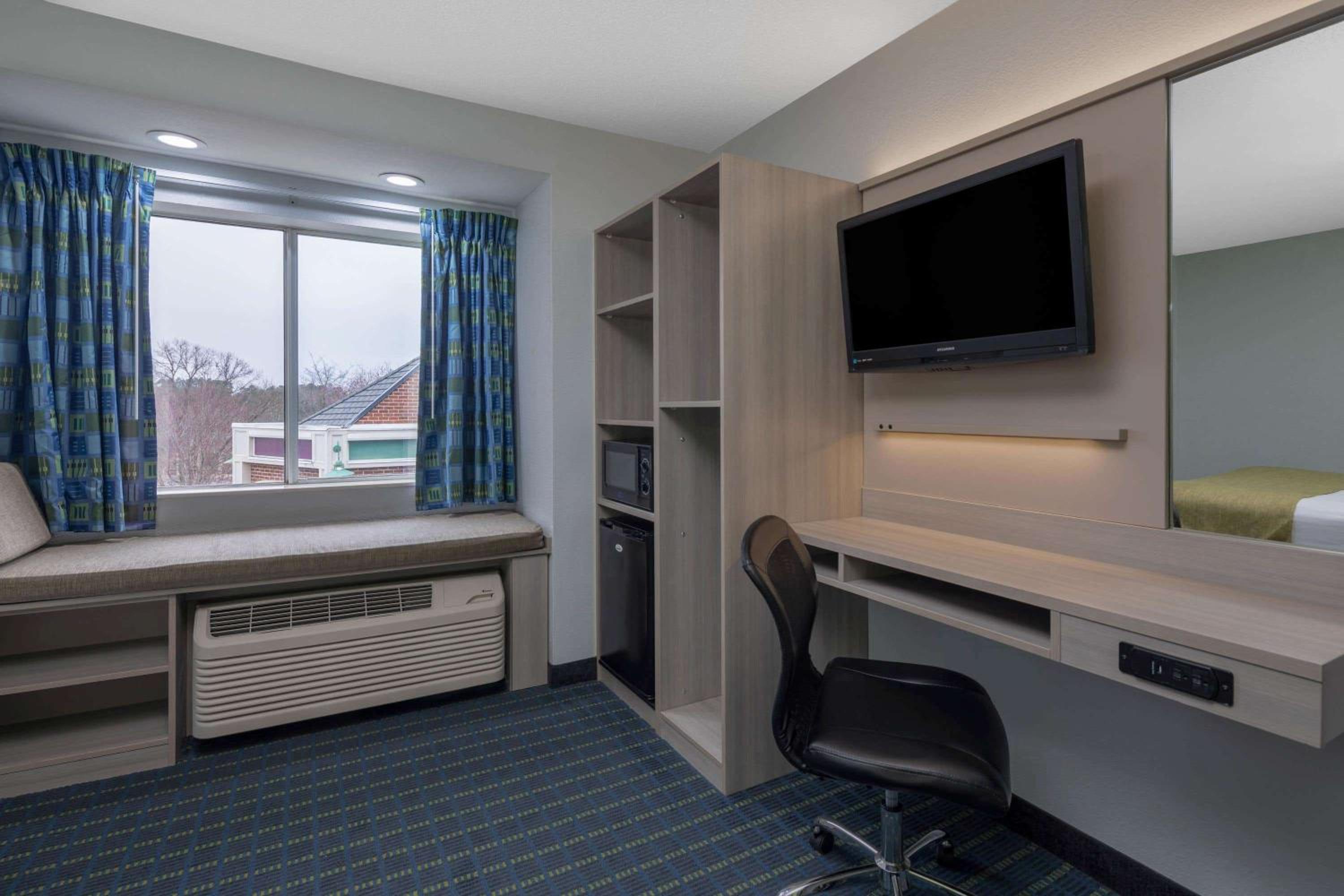 Queen Room - Disability Access/Non-Smoking - Photo 3
