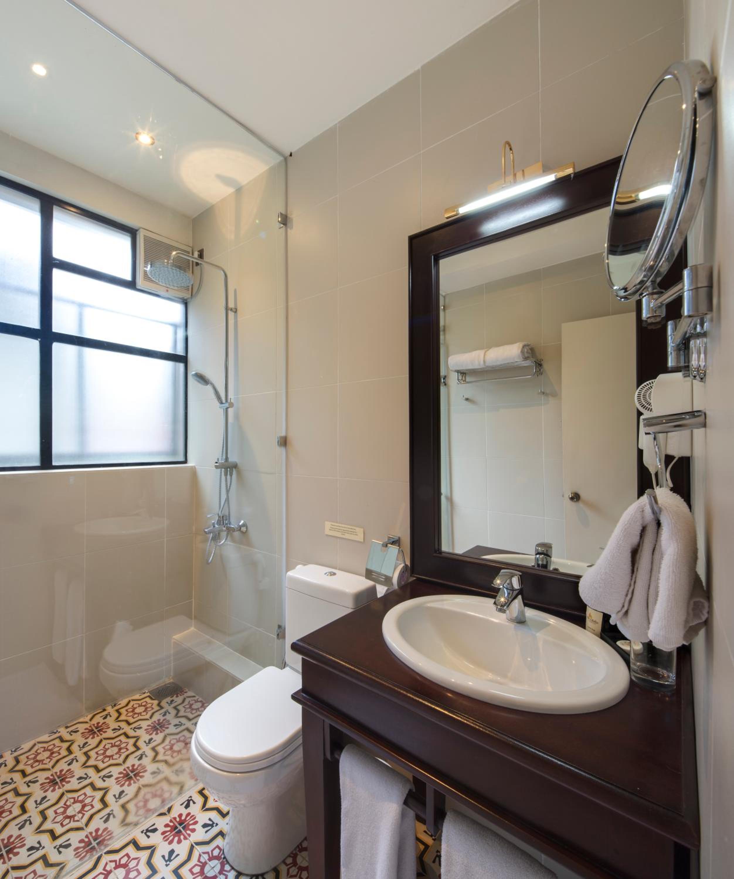 King Room on ground floor with Garden access and Mountain View  photo 2
