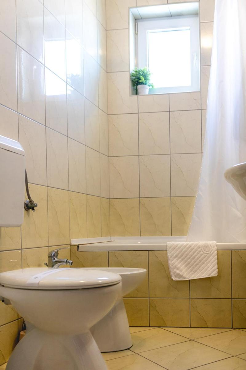 Single Room with Private Bathroom photo 3