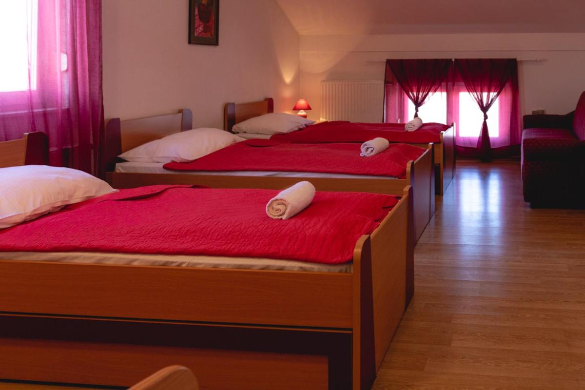 Triple Room with Private Bathroom photo 1